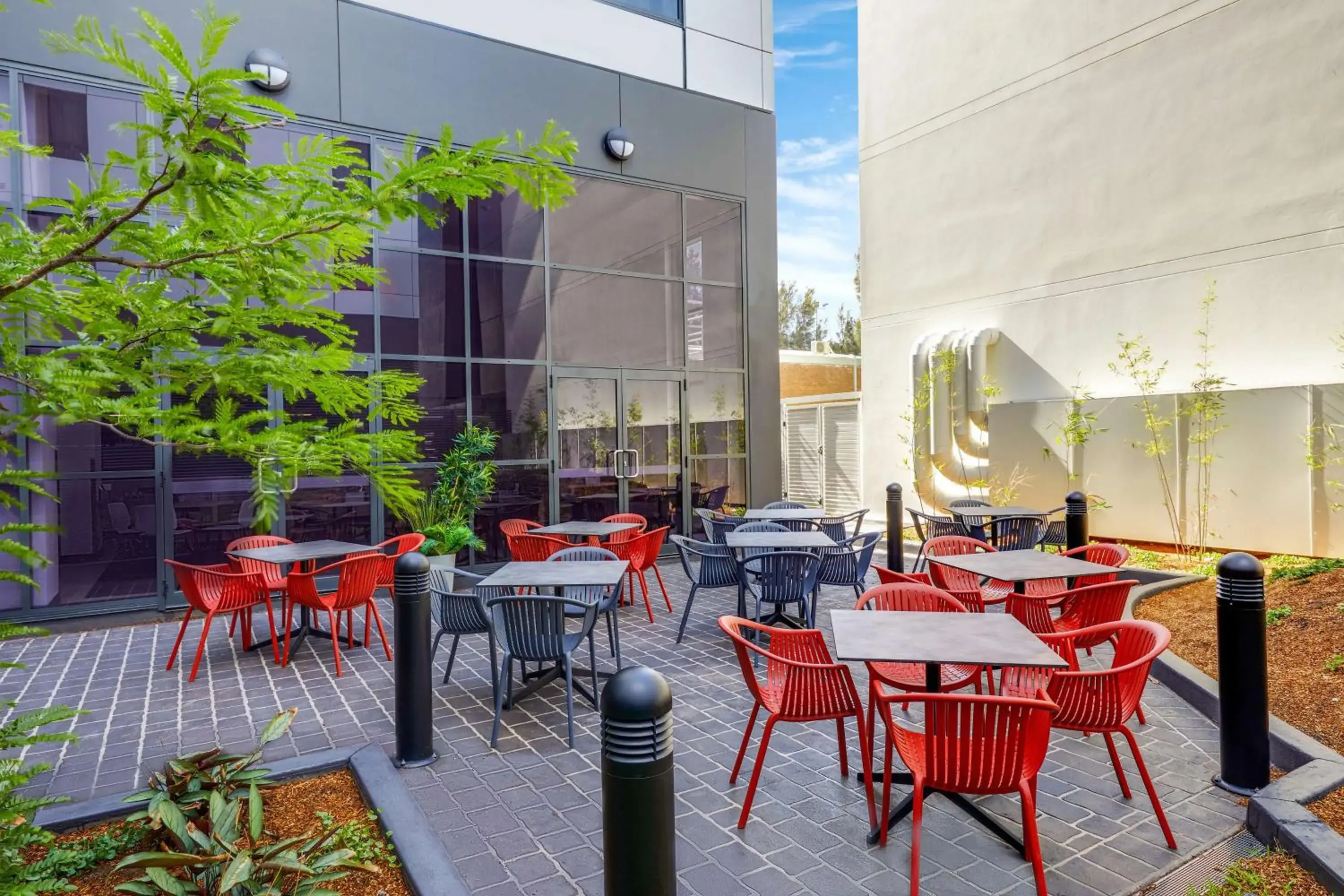 Restaurant/places to eat in Travelodge Hotel Sydney Airport Restaurant/places to eat in Travelodge Hotel Sydney Airport