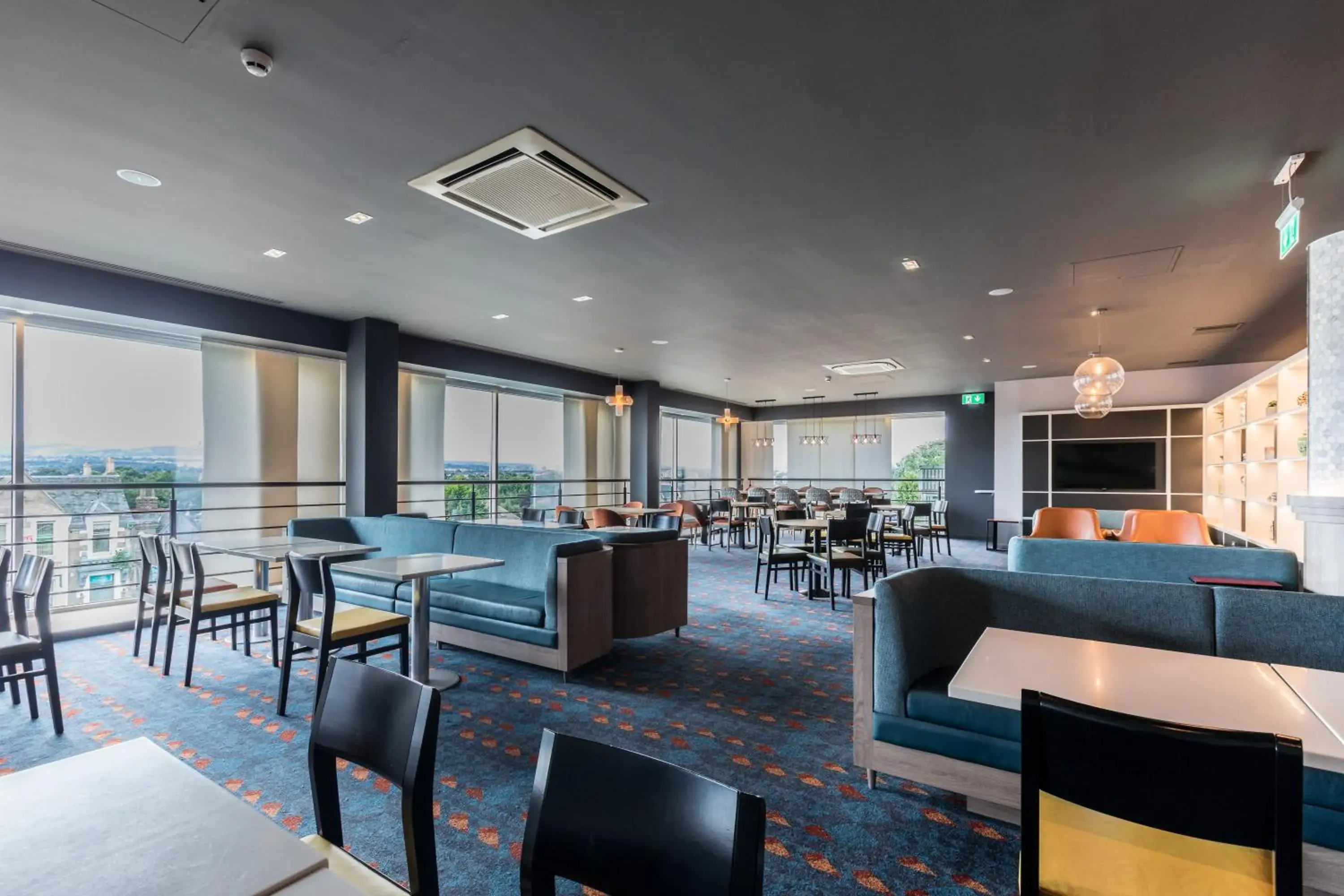 Restaurant/places to eat in Holiday Inn Edinburgh Zoo by IHG Restaurant/places to eat in Holiday Inn Edinburgh Zoo by IHG