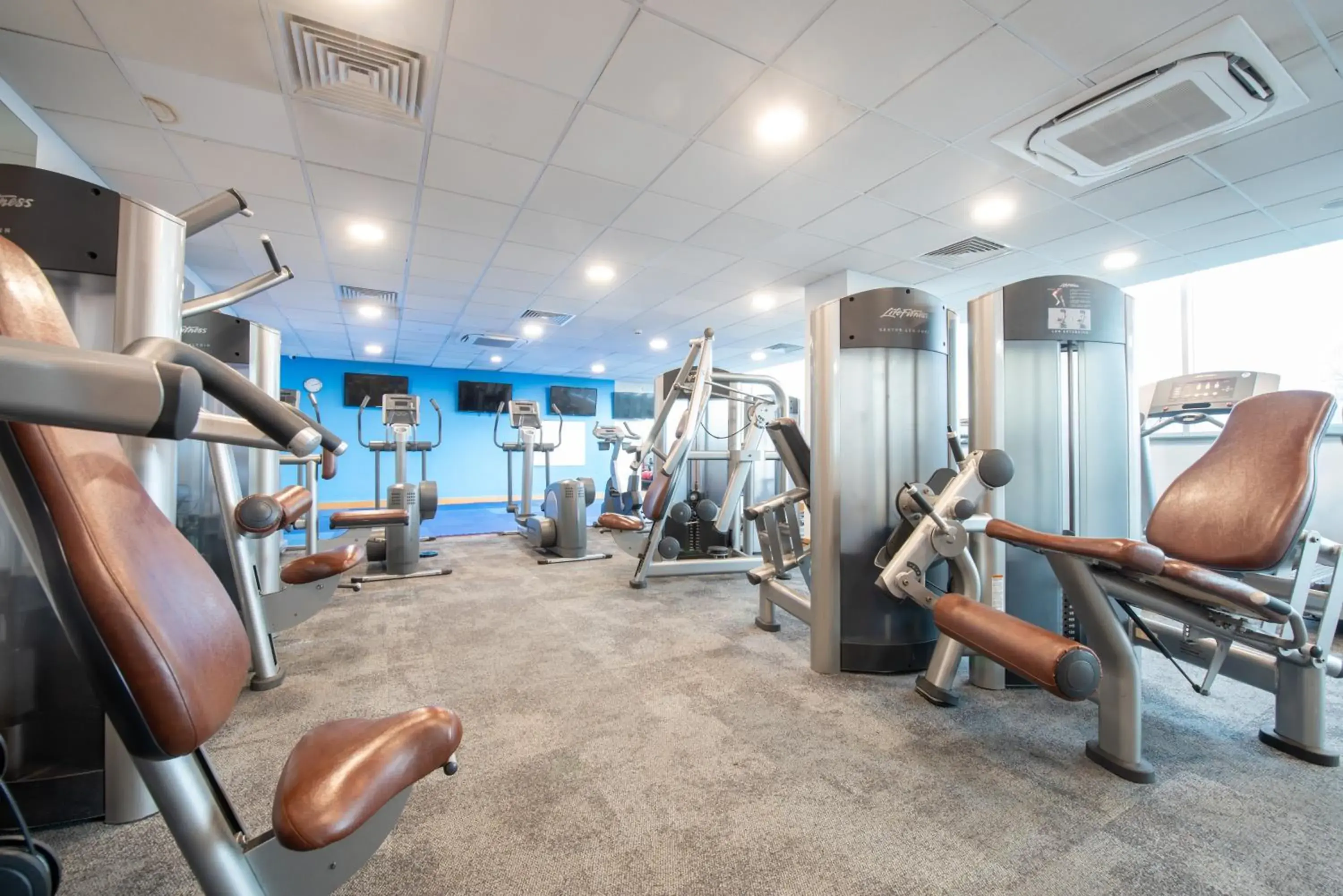 Sports in Holiday Inn Edinburgh Zoo by IHG Sports in Holiday Inn Edinburgh Zoo by IHG