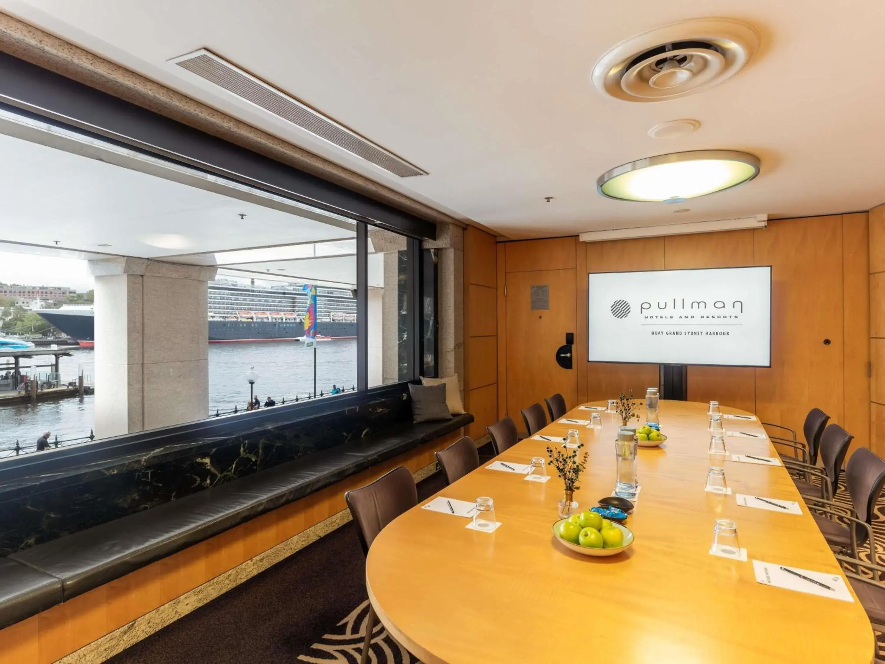 Property building in Pullman Quay Grand Sydney Harbour Property building in Pullman Quay Grand Sydney Harbour