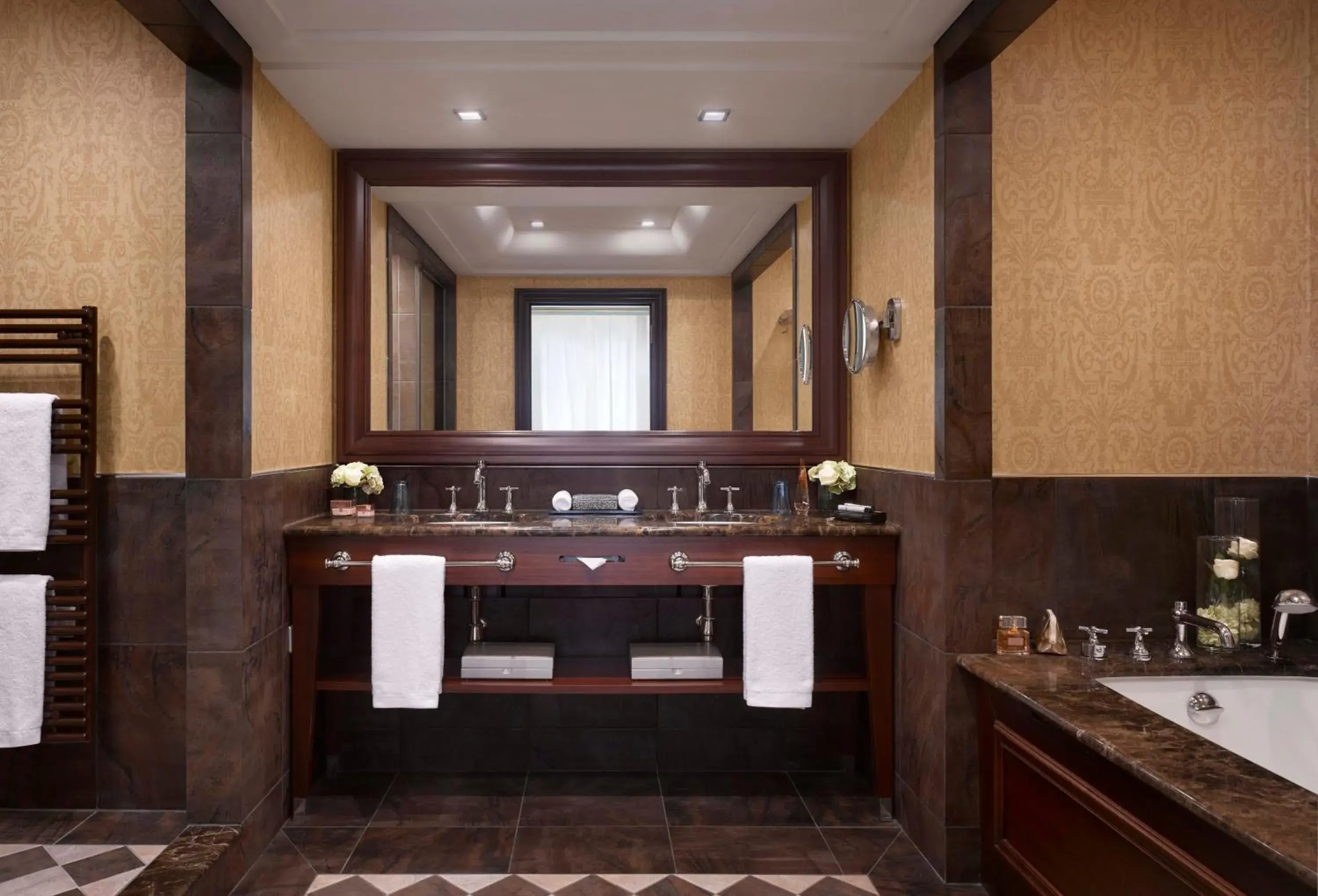 Bathroom in Hôtel Métropole Monte-Carlo - Spa Guerlain Bathroom in Hôtel Métropole Monte-Carlo - Spa Guerlain