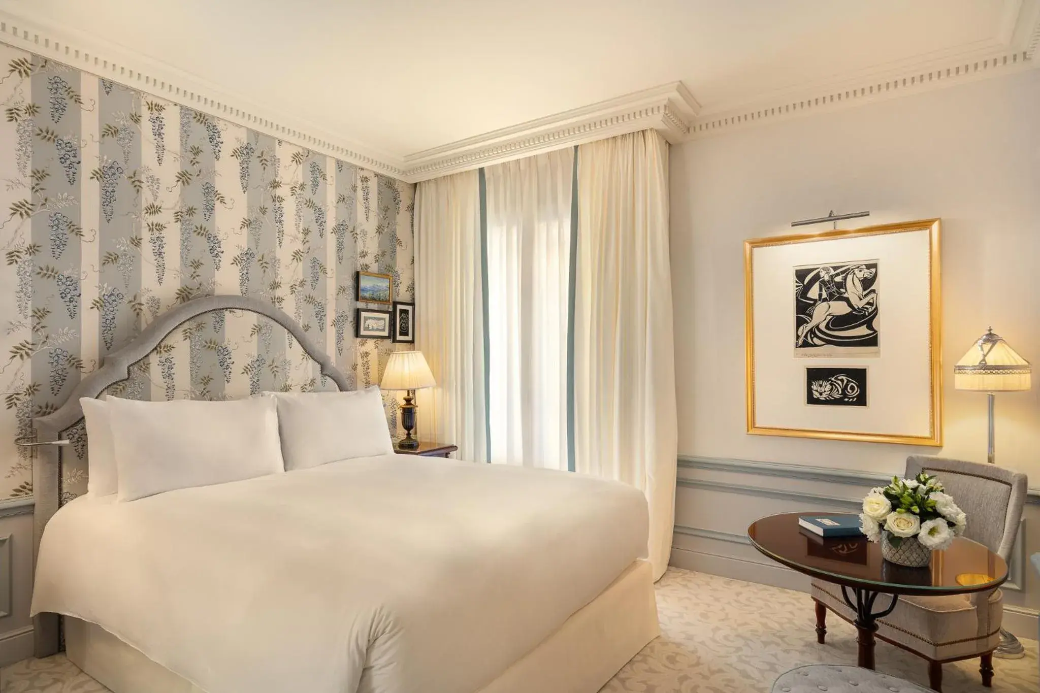 Bedroom, Bed in Hôtel Métropole Monte-Carlo - Spa Guerlain Bedroom, Bed in Hôtel Métropole Monte-Carlo - Spa Guerlain