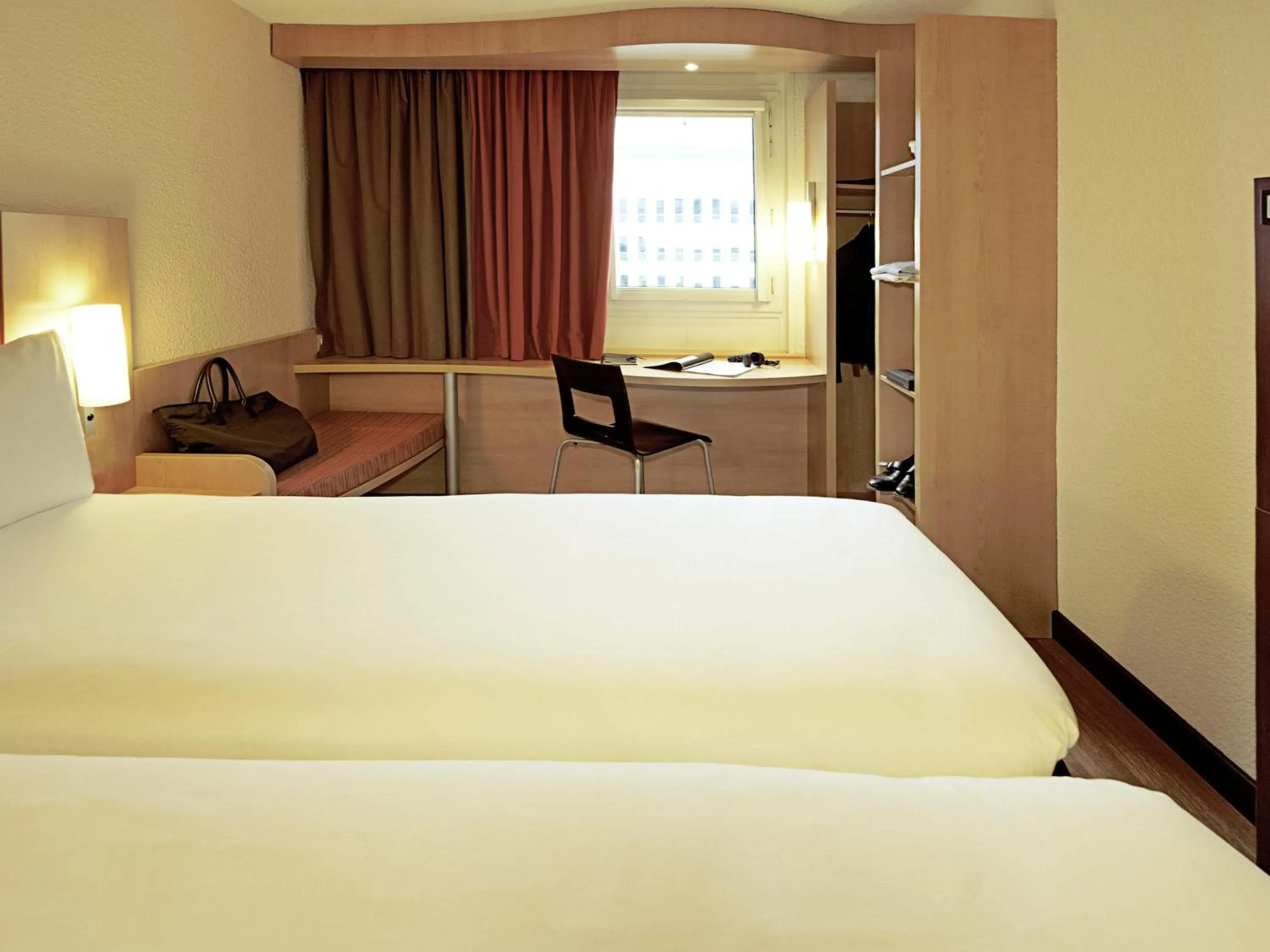 Bedroom, Bed in ibis Epinay sur Seine - Gennevilliers