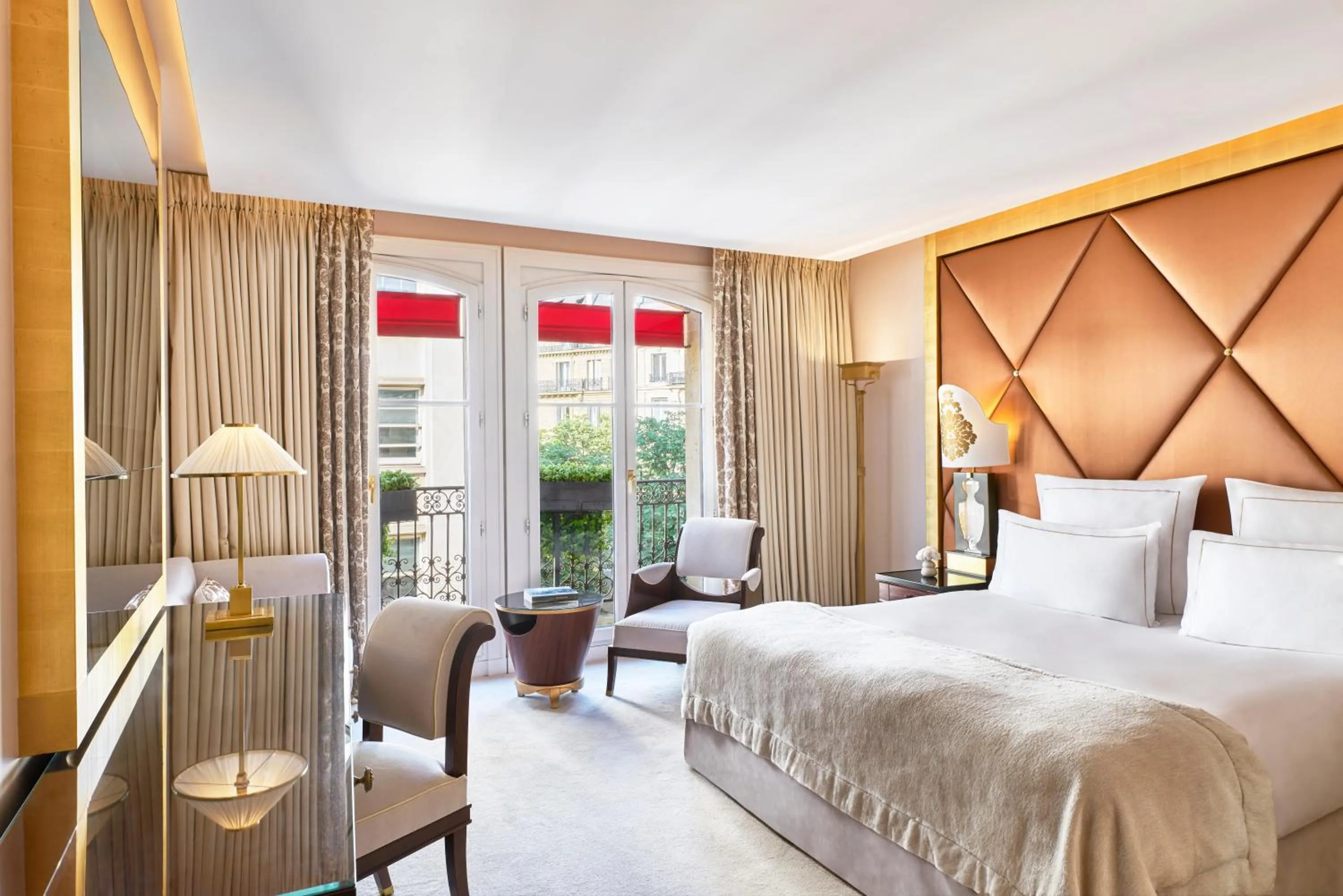 Bed in Hôtel Fouquet's Paris
