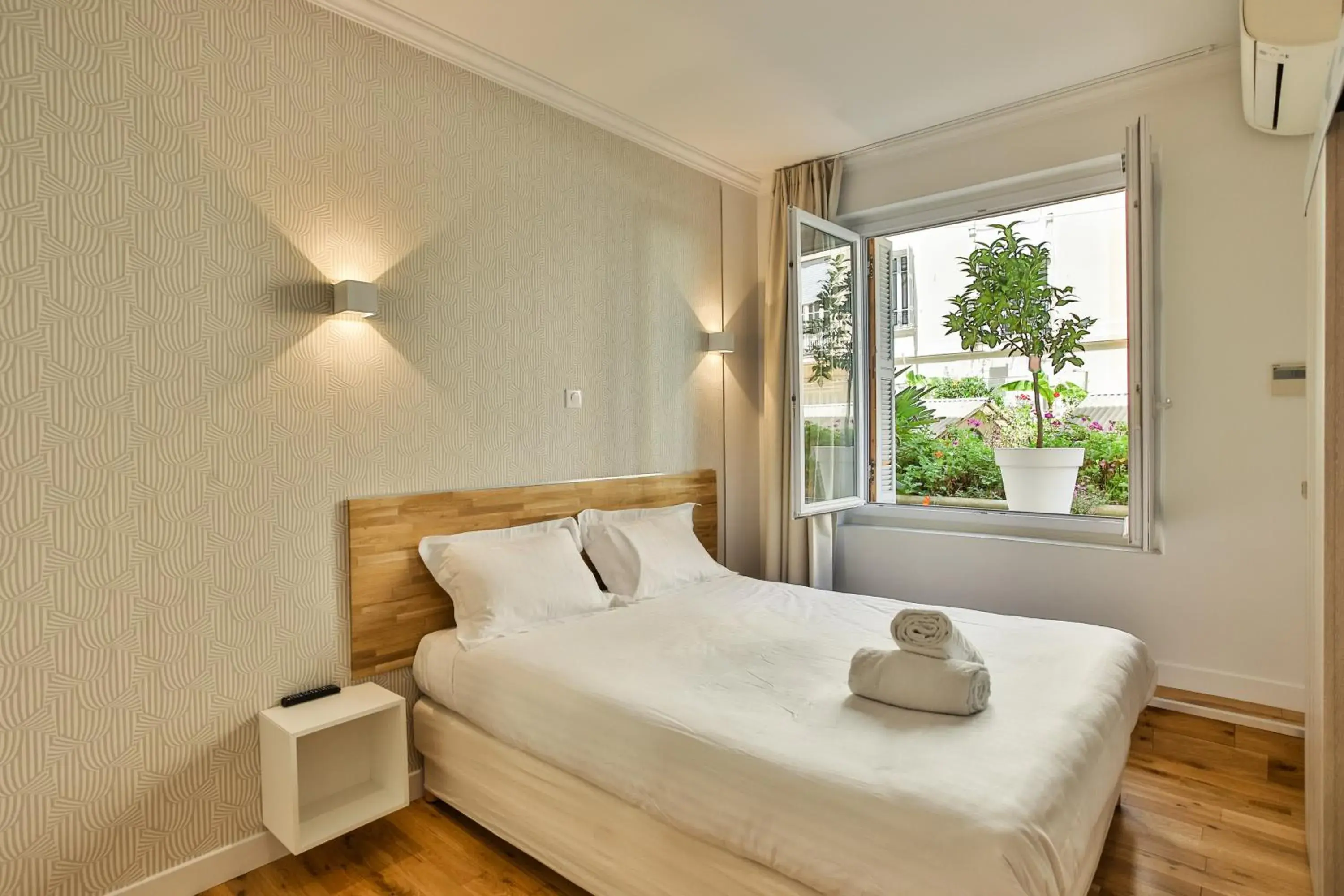 Bed in Nice Home - Studios Lido Bed in Nice Home - Studios Lido