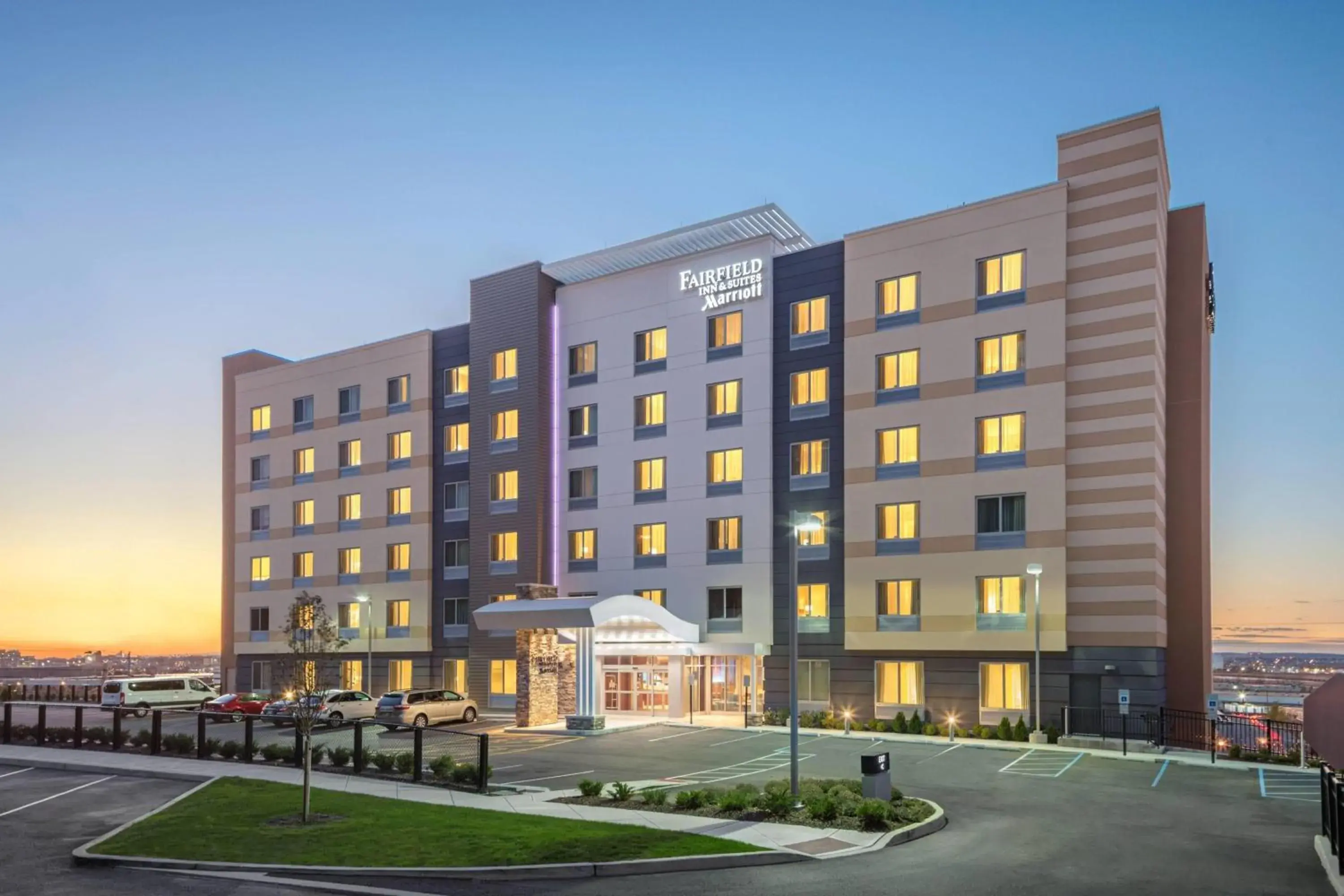 Property building in Fairfield Inn & Suites by Marriott North Bergen Property building in Fairfield Inn & Suites by Marriott North Bergen