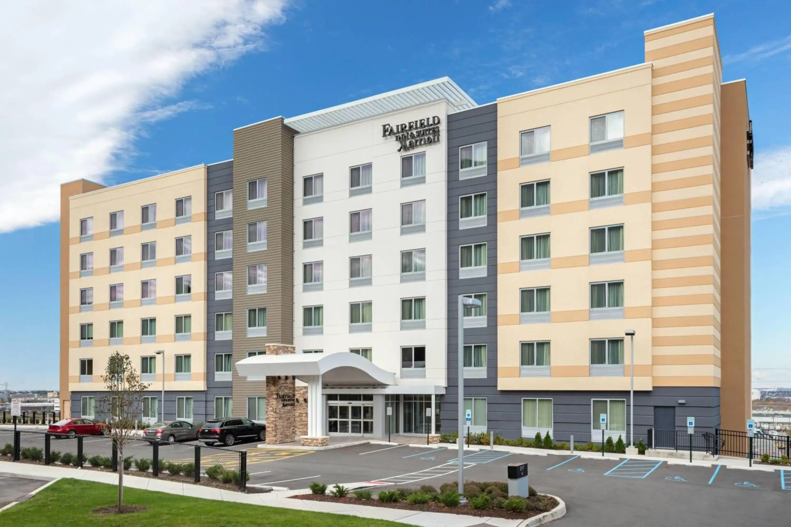 Property building in Fairfield Inn & Suites by Marriott North Bergen Property building in Fairfield Inn & Suites by Marriott North Bergen