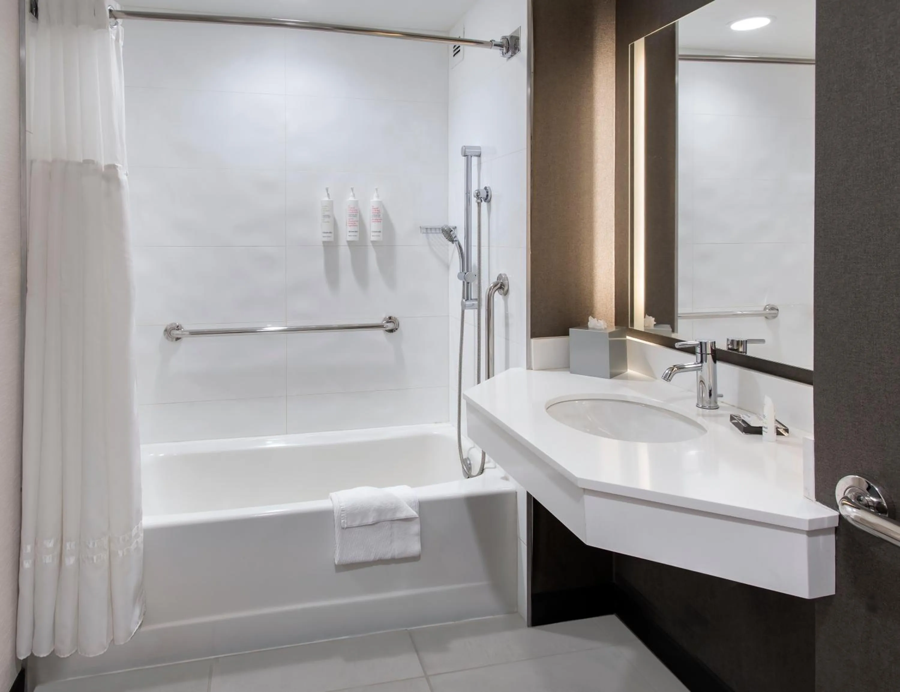 Bathroom in New York Marriott at the Brooklyn Bridge