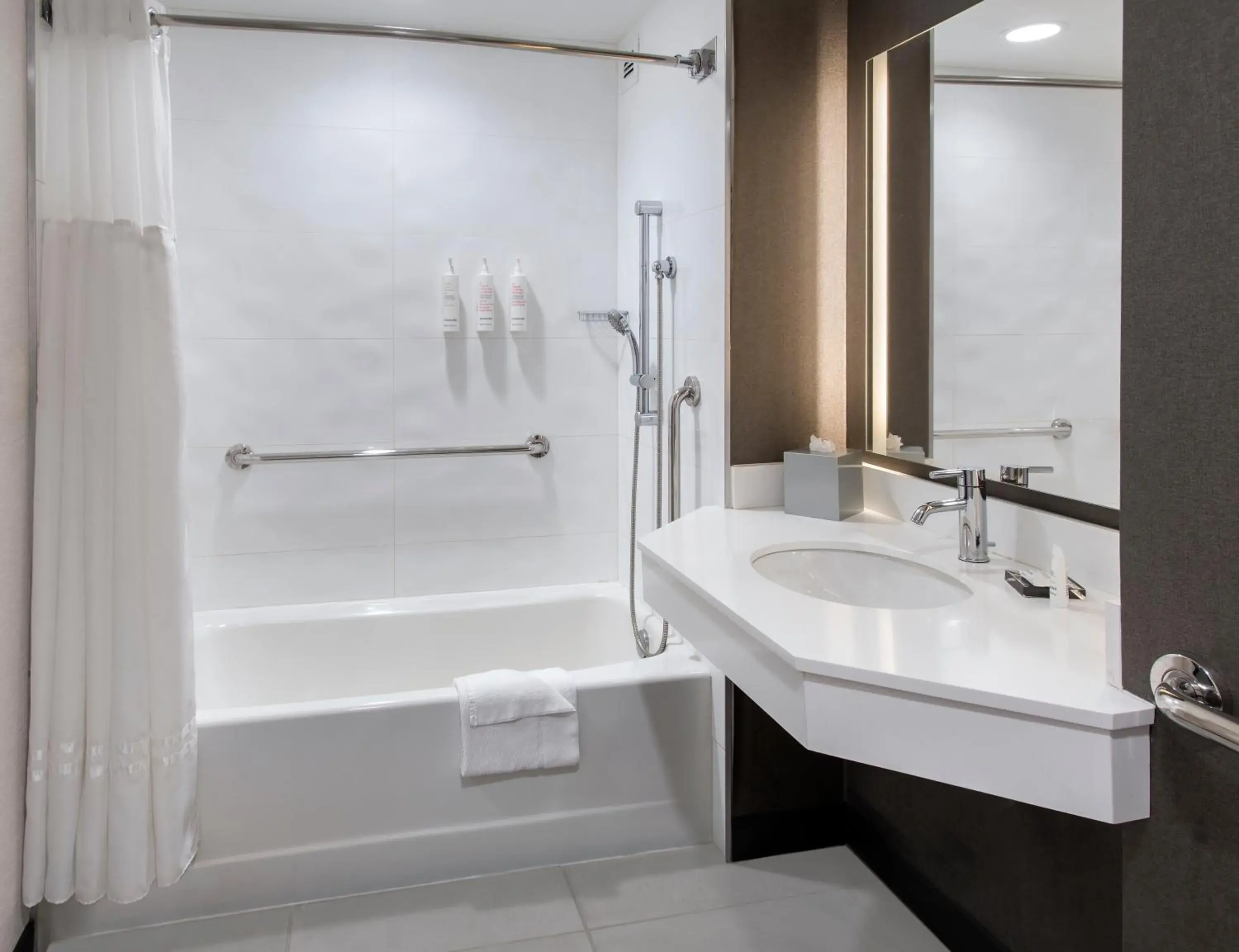 Bathroom in New York Marriott at the Brooklyn Bridge Bathroom in New York Marriott at the Brooklyn Bridge