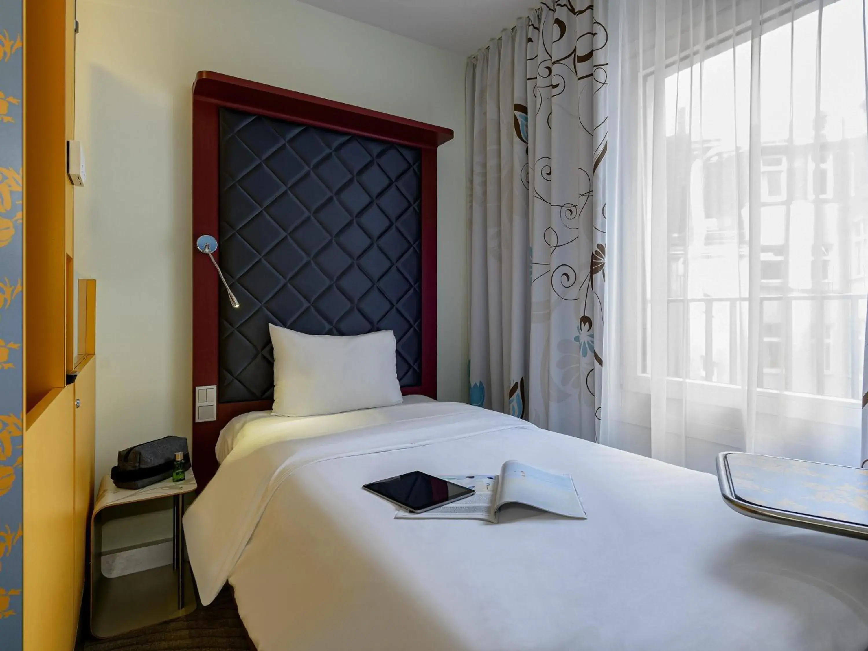 Bedroom, Bed in ibis Styles Hotel Berlin Mitte Bedroom, Bed in ibis Styles Hotel Berlin Mitte