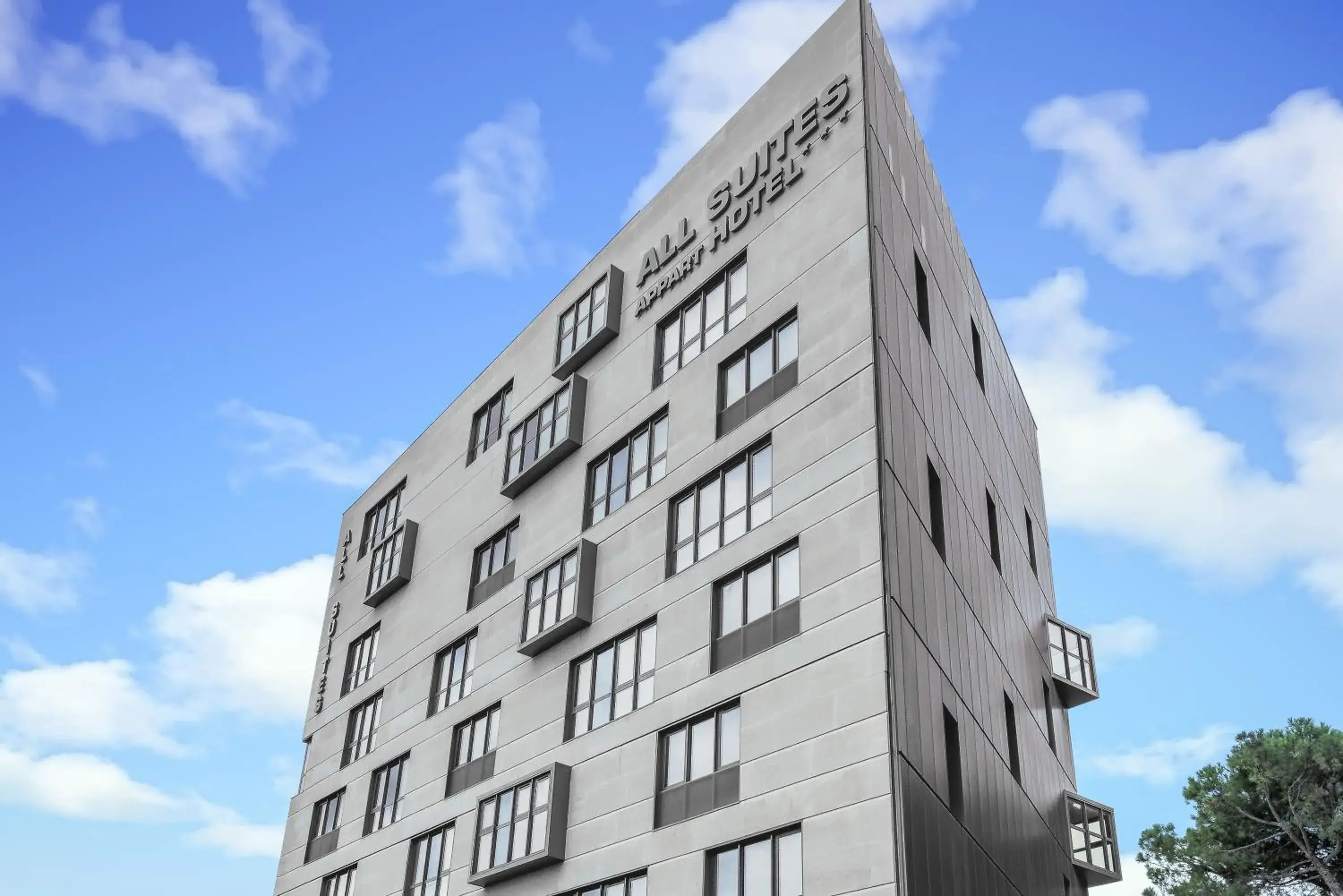 Property building in All Suites Appart Hôtel - Bordeaux Centre Gare Property building in All Suites Appart Hôtel - Bordeaux Centre Gare