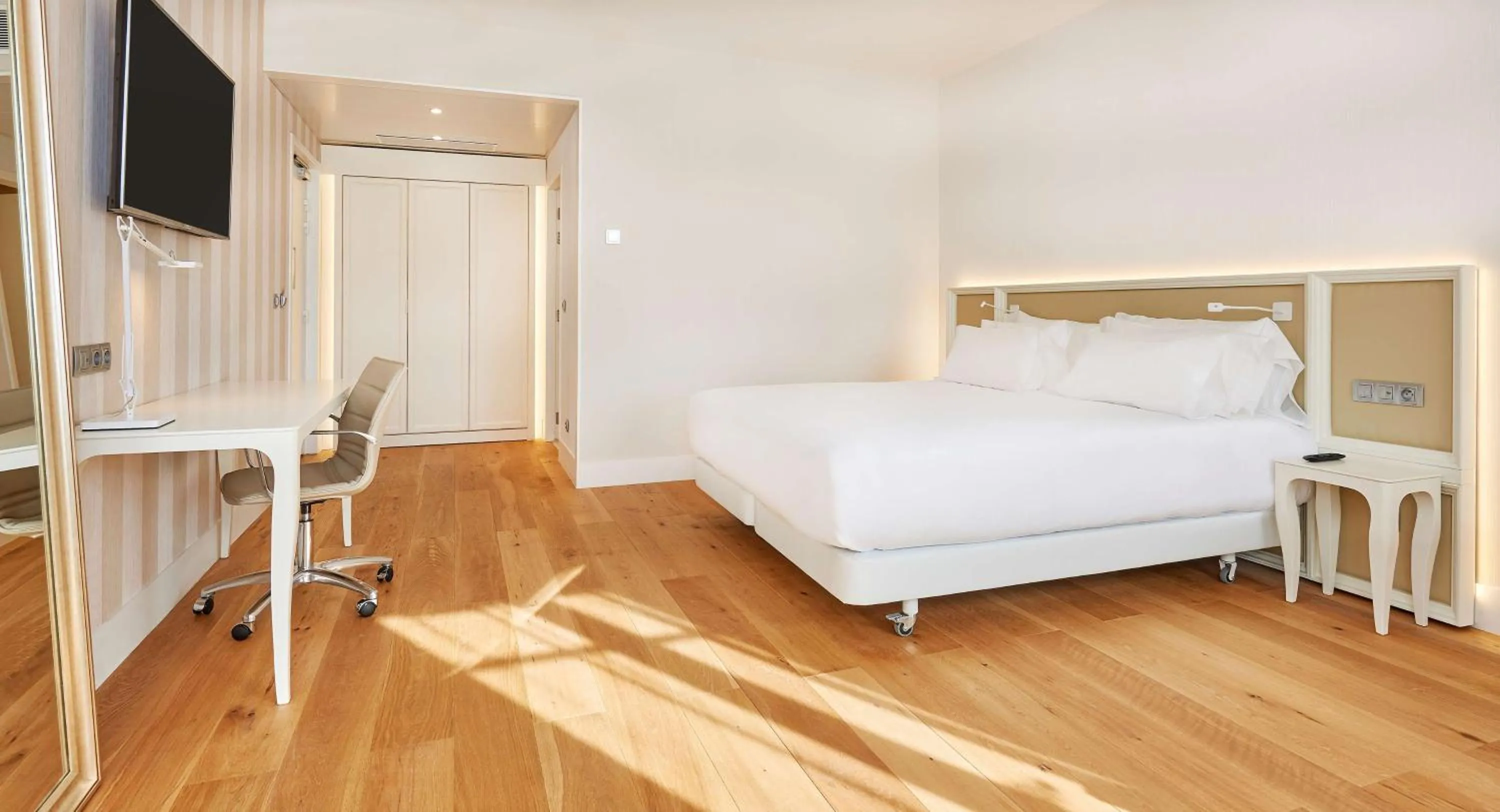 Bedroom, Bed in NH Collection Marseille