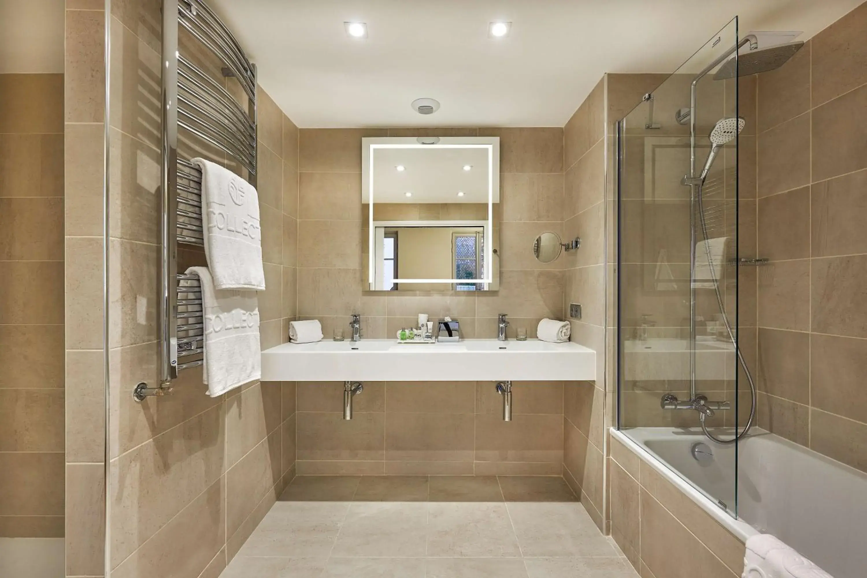 Bathroom in NH Collection Marseille Bathroom in NH Collection Marseille