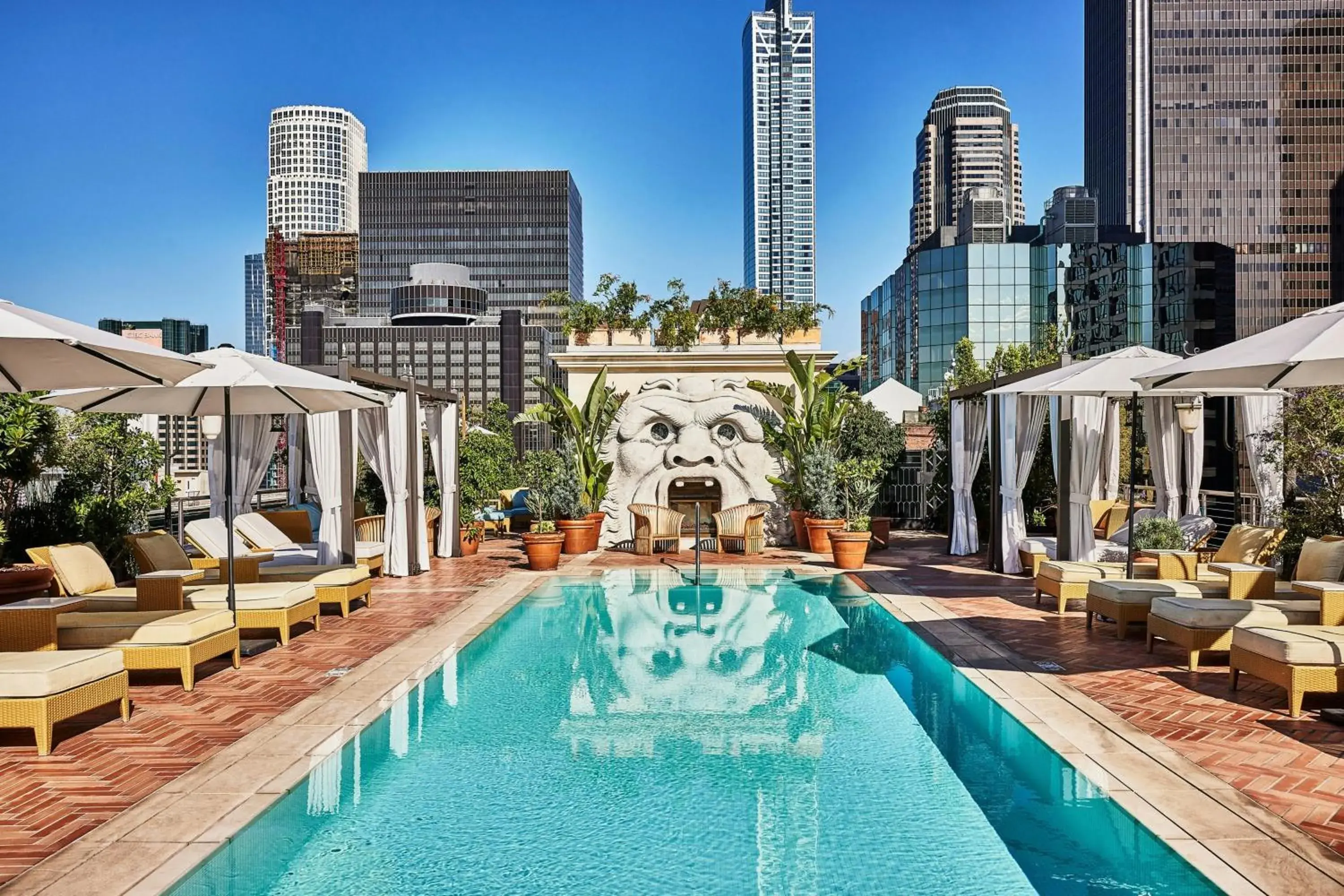 Swimming pool in Hotel Per La, Autograph Collection Swimming pool in Hotel Per La, Autograph Collection