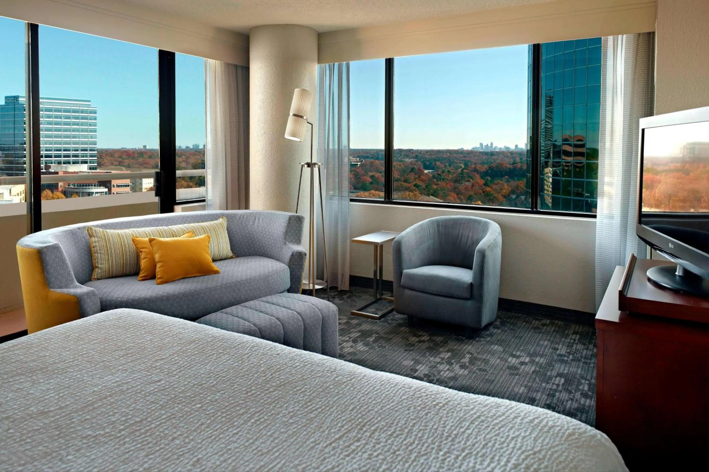 Photo of the whole room in Sonesta Select Atlanta Cumberland Galleria Ballpark