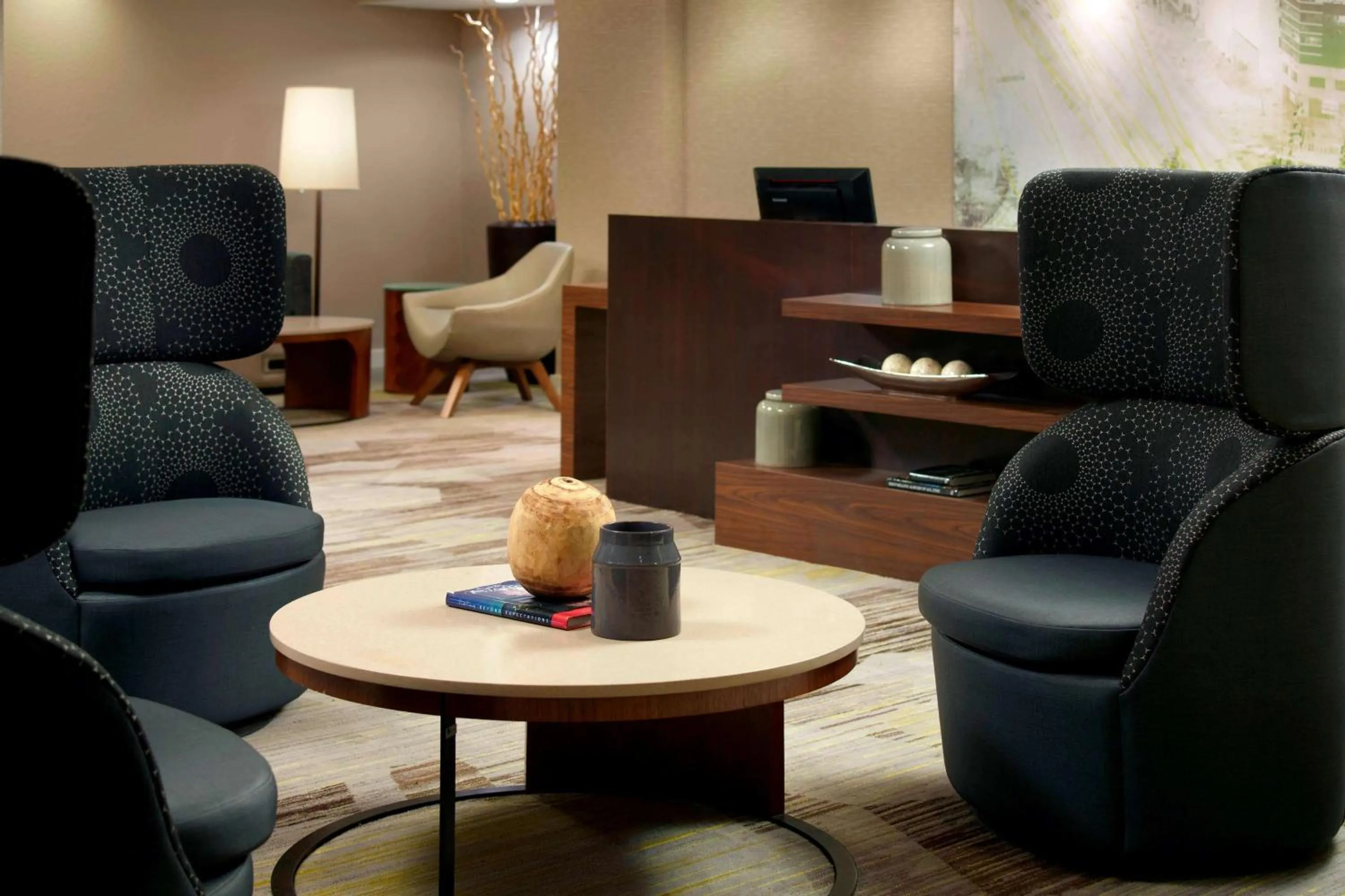 Lobby or reception in Sonesta Select Atlanta Cumberland Galleria Ballpark