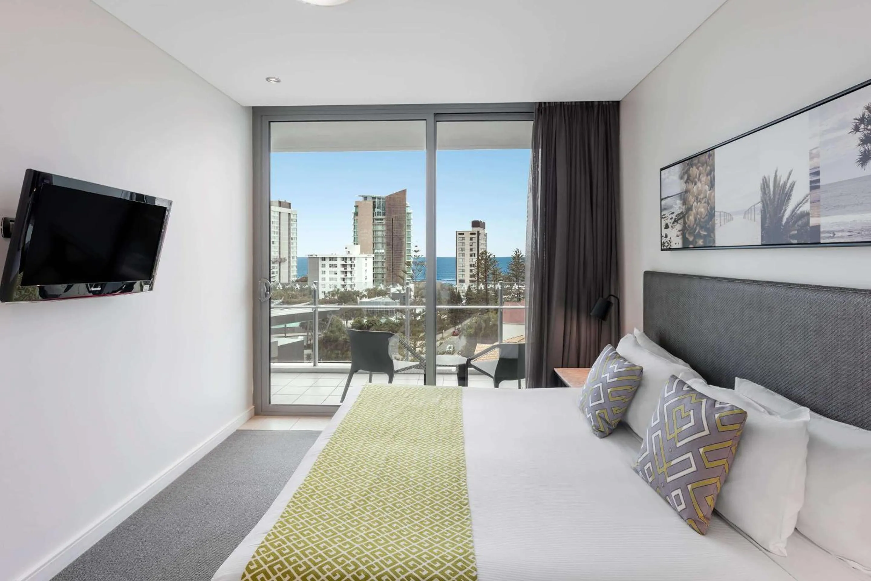 Photo of the whole room, Bed in Wyndham Resort Surfers Paradise