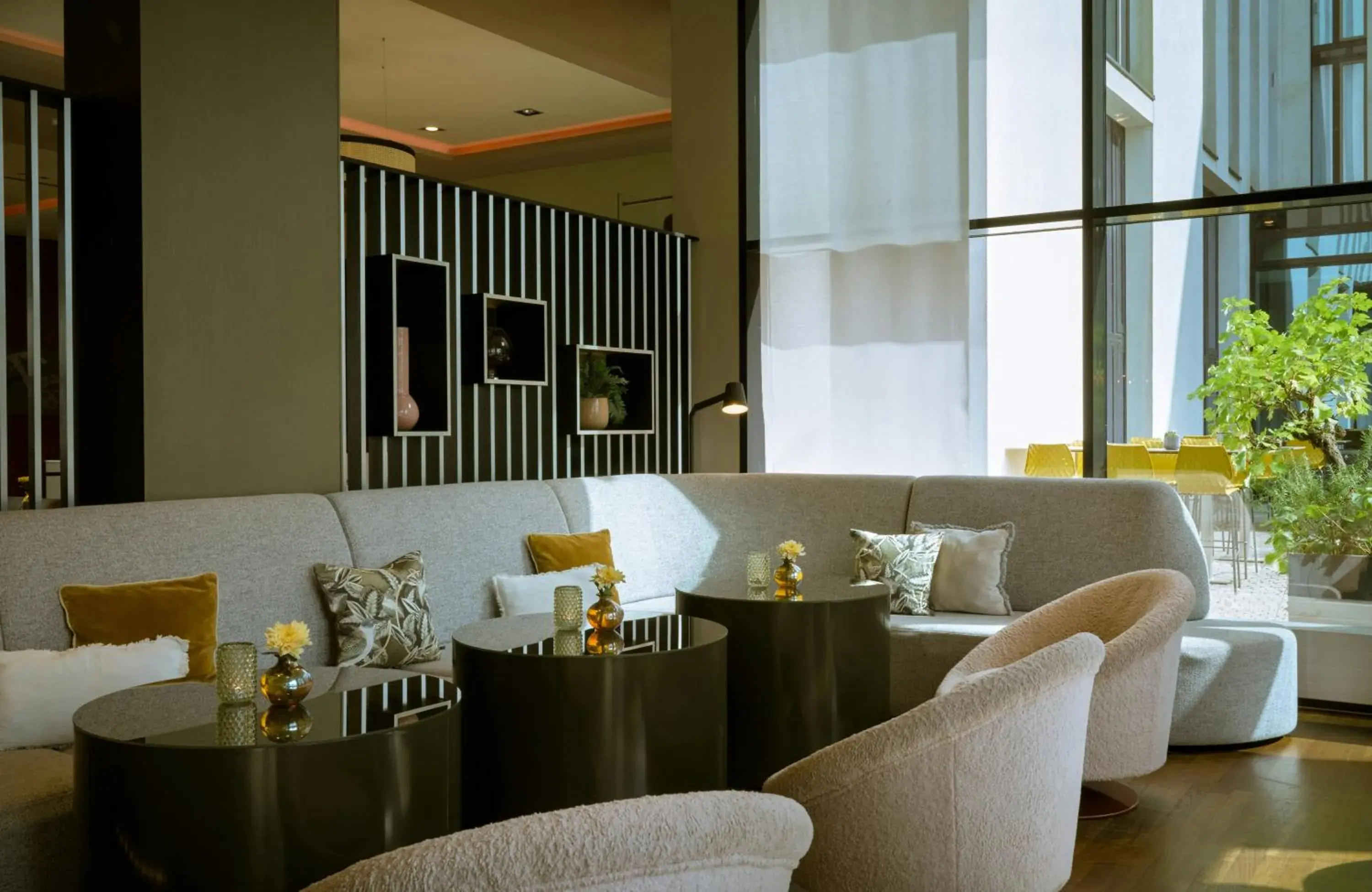 Lounge or bar in Leonardo Royal Hotel Munich Lounge or bar in Leonardo Royal Hotel Munich