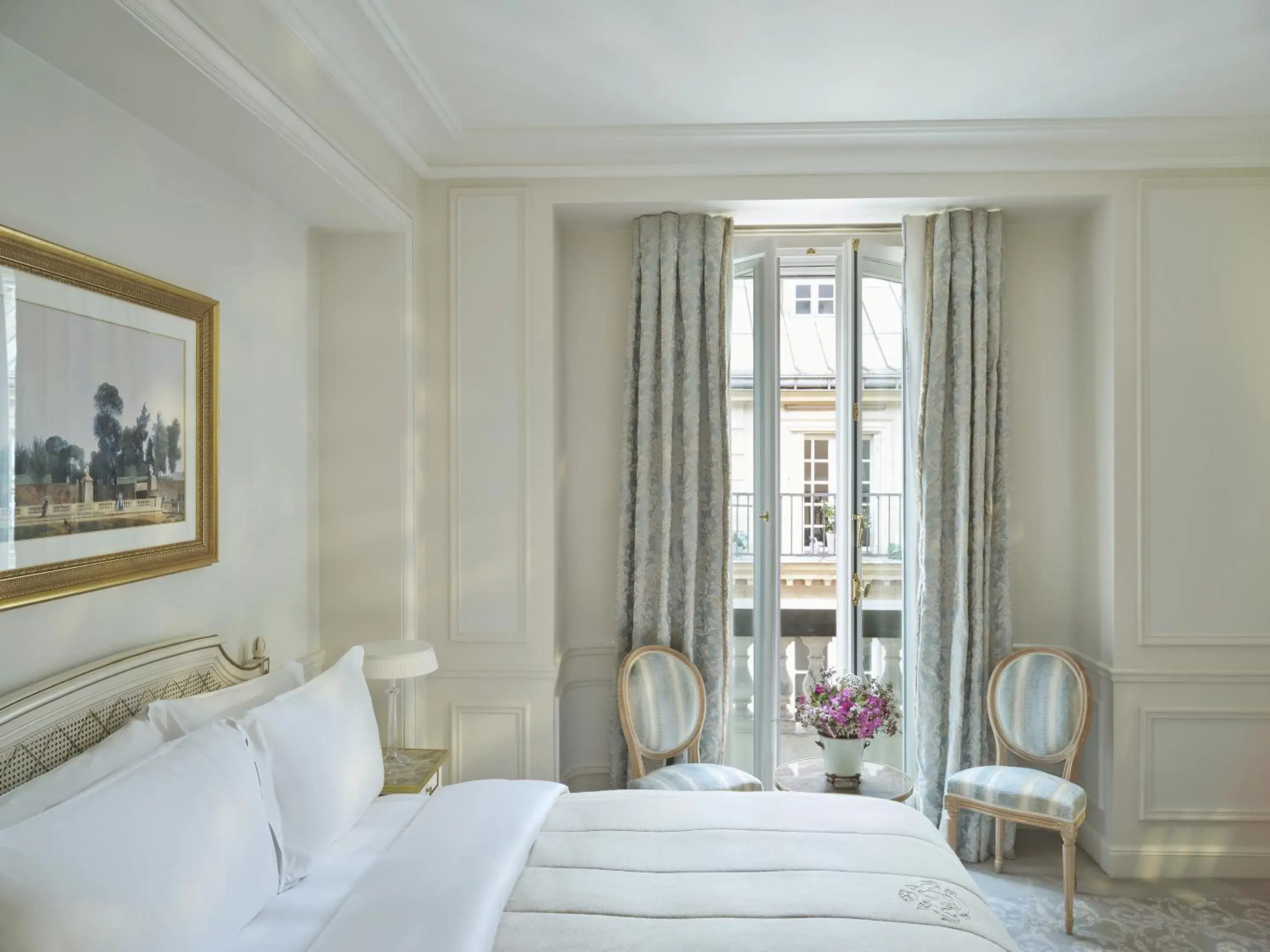 Bed in Le Meurice – Dorchester Collection Bed in Le Meurice – Dorchester Collection