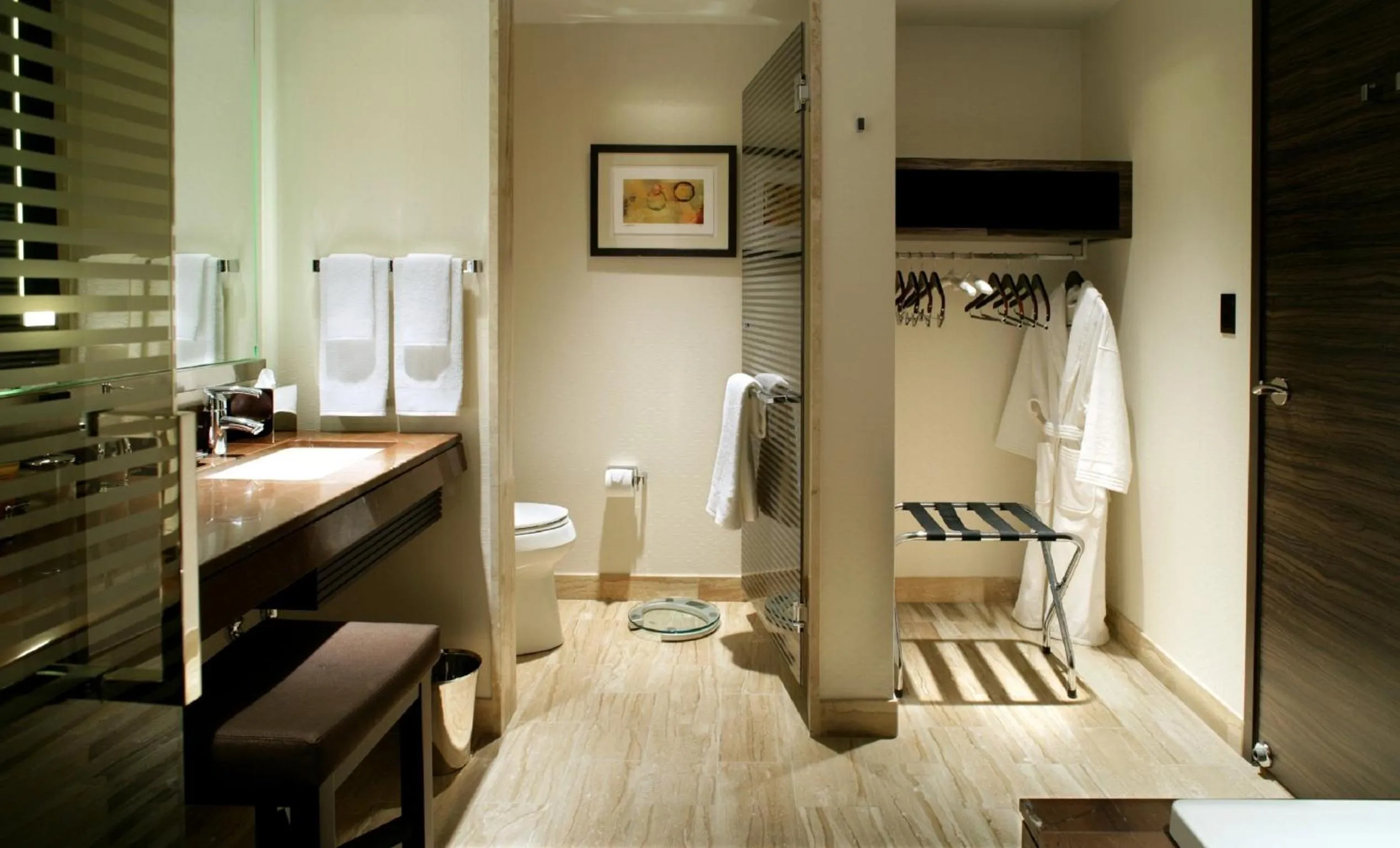 Toilet, Bed in M Resort Spa & Casino