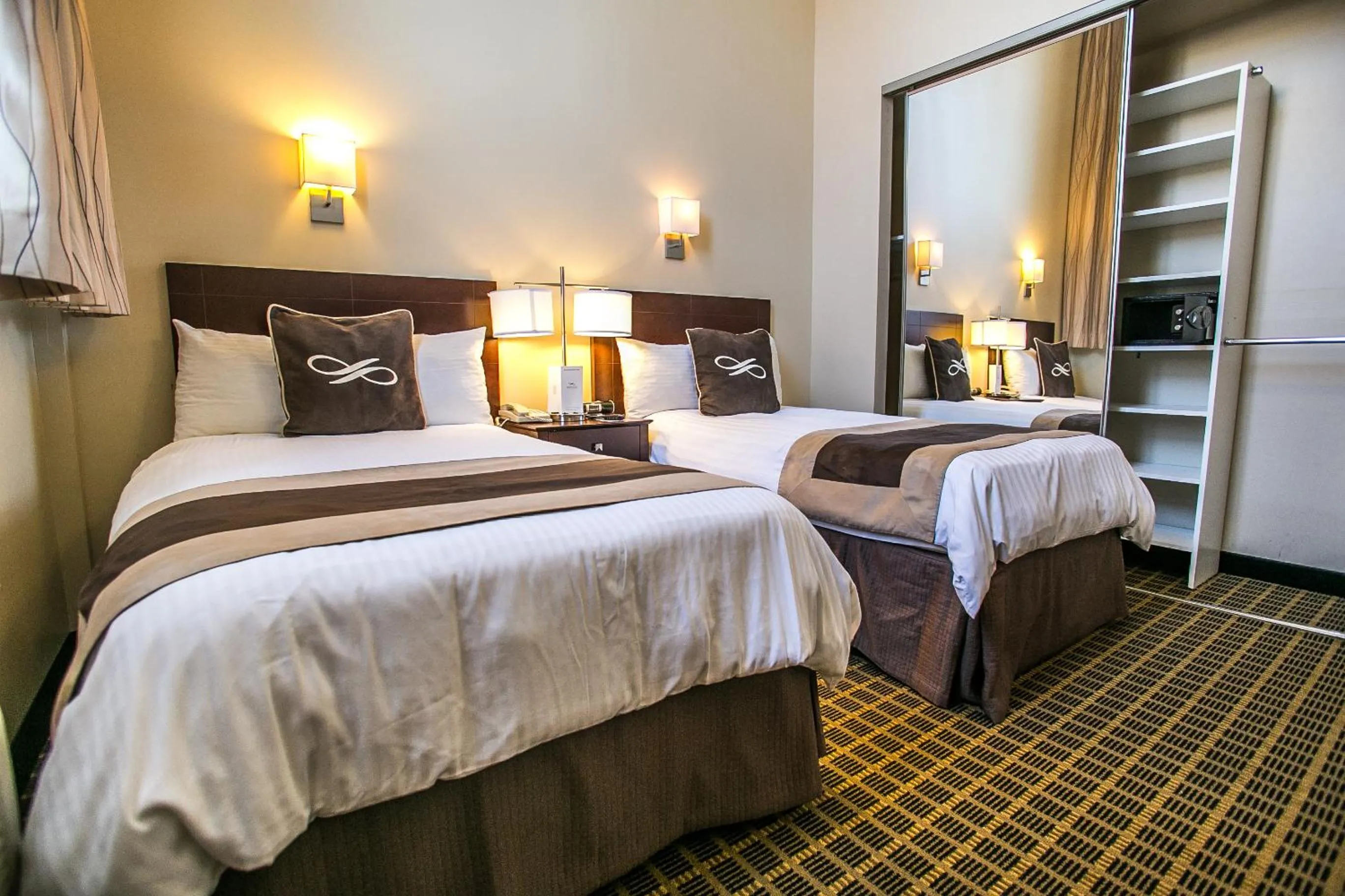 Bed in Pointe Plaza Hotel