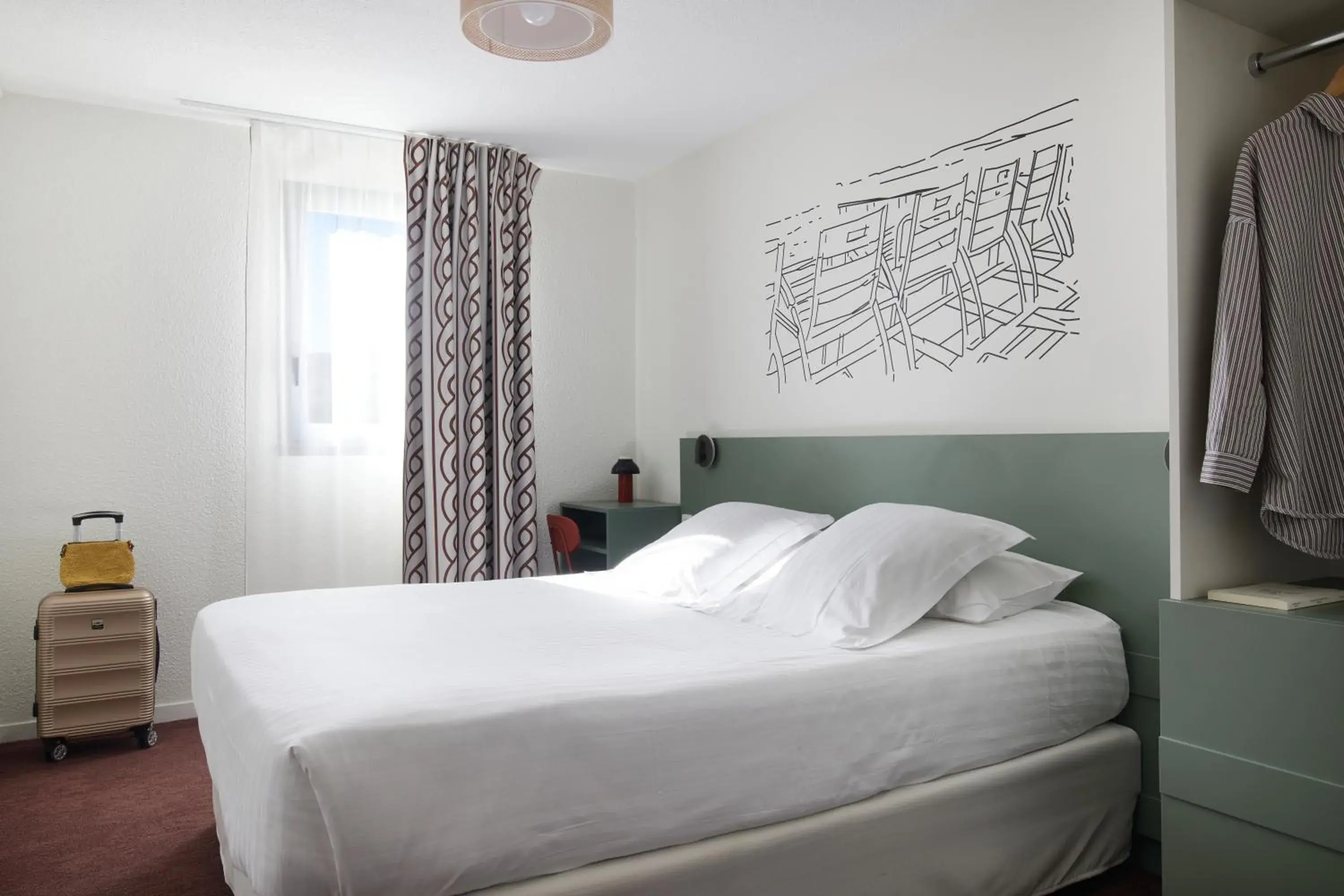 Photo of the whole room, Bed in Hotel Restaurant Isidore by Soniho Photo of the whole room, Bed in Hotel Restaurant Isidore by Soniho