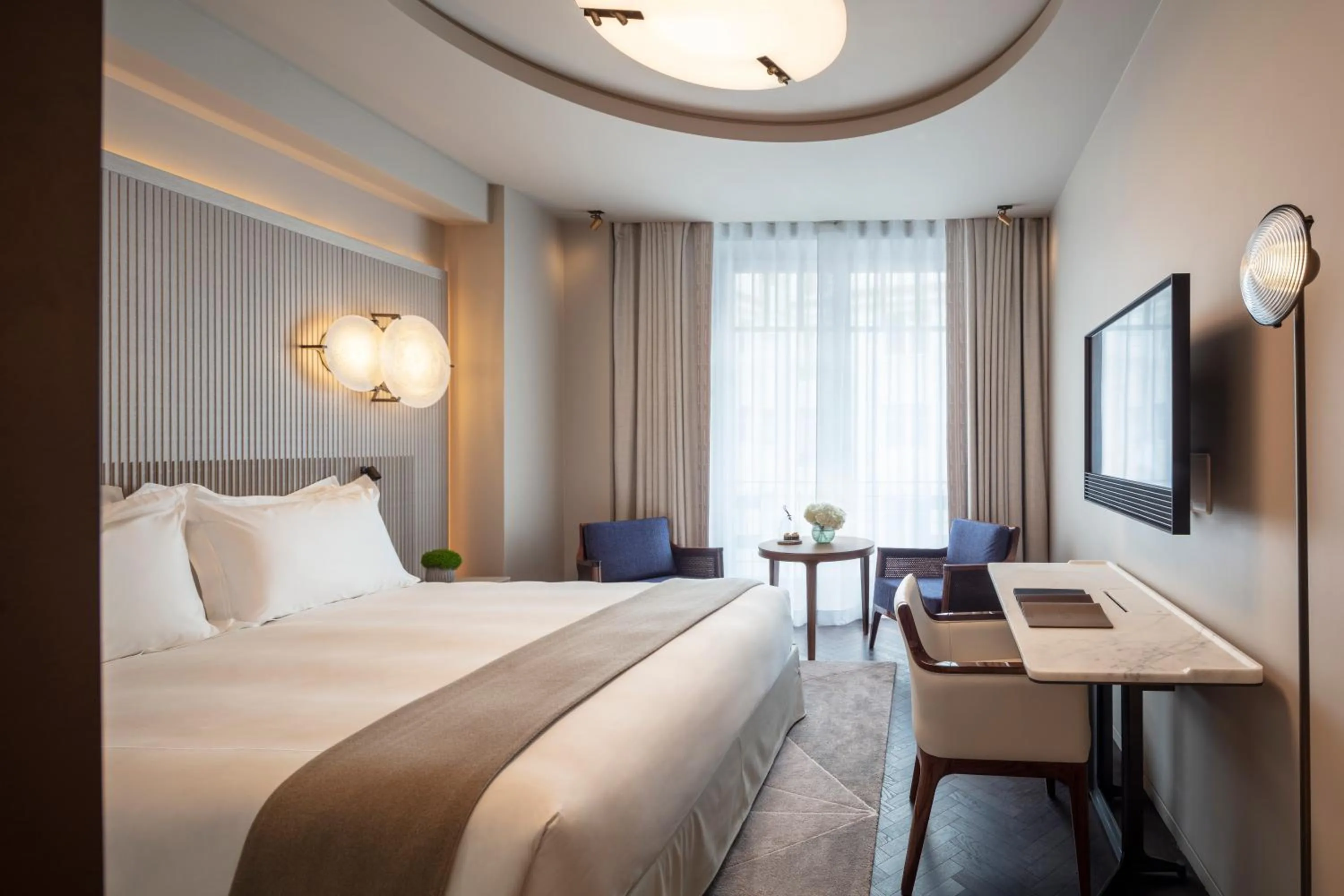 Bed in Mandarin Oriental Lutetia, Paris