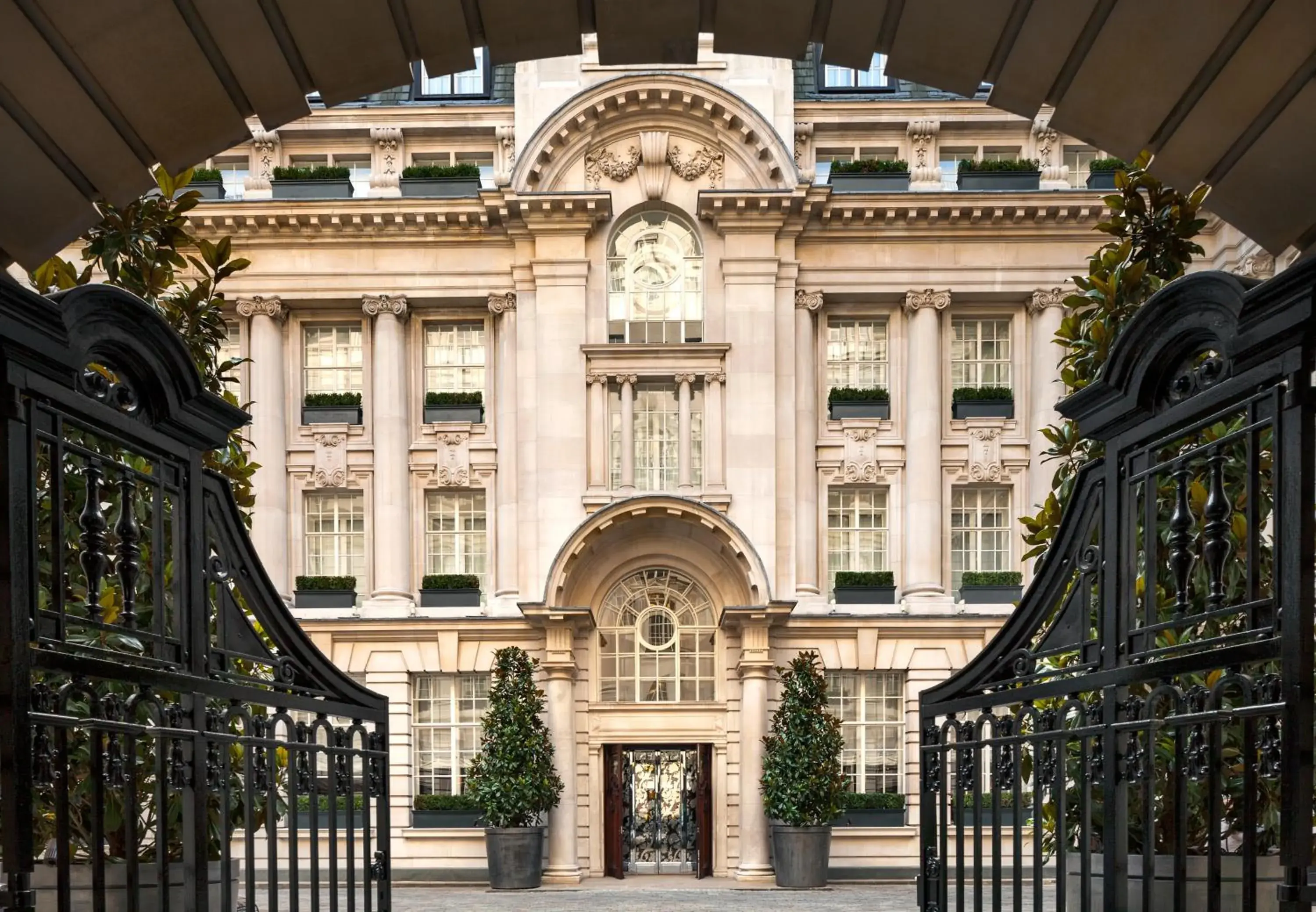 Facade/entrance in Rosewood London Facade/entrance in Rosewood London