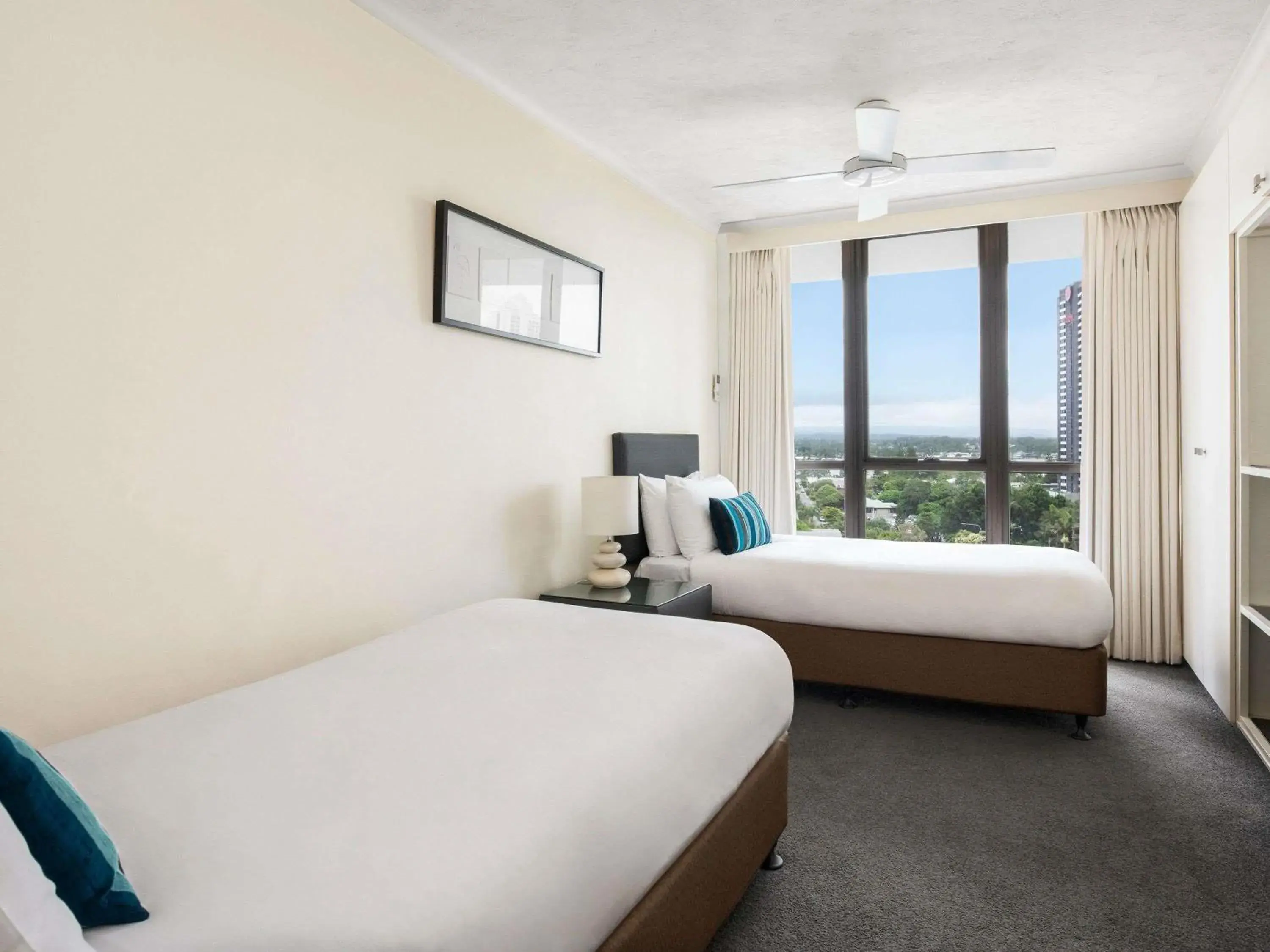 Property building, Bed in BreakFree Beachpoint Property building, Bed in BreakFree Beachpoint