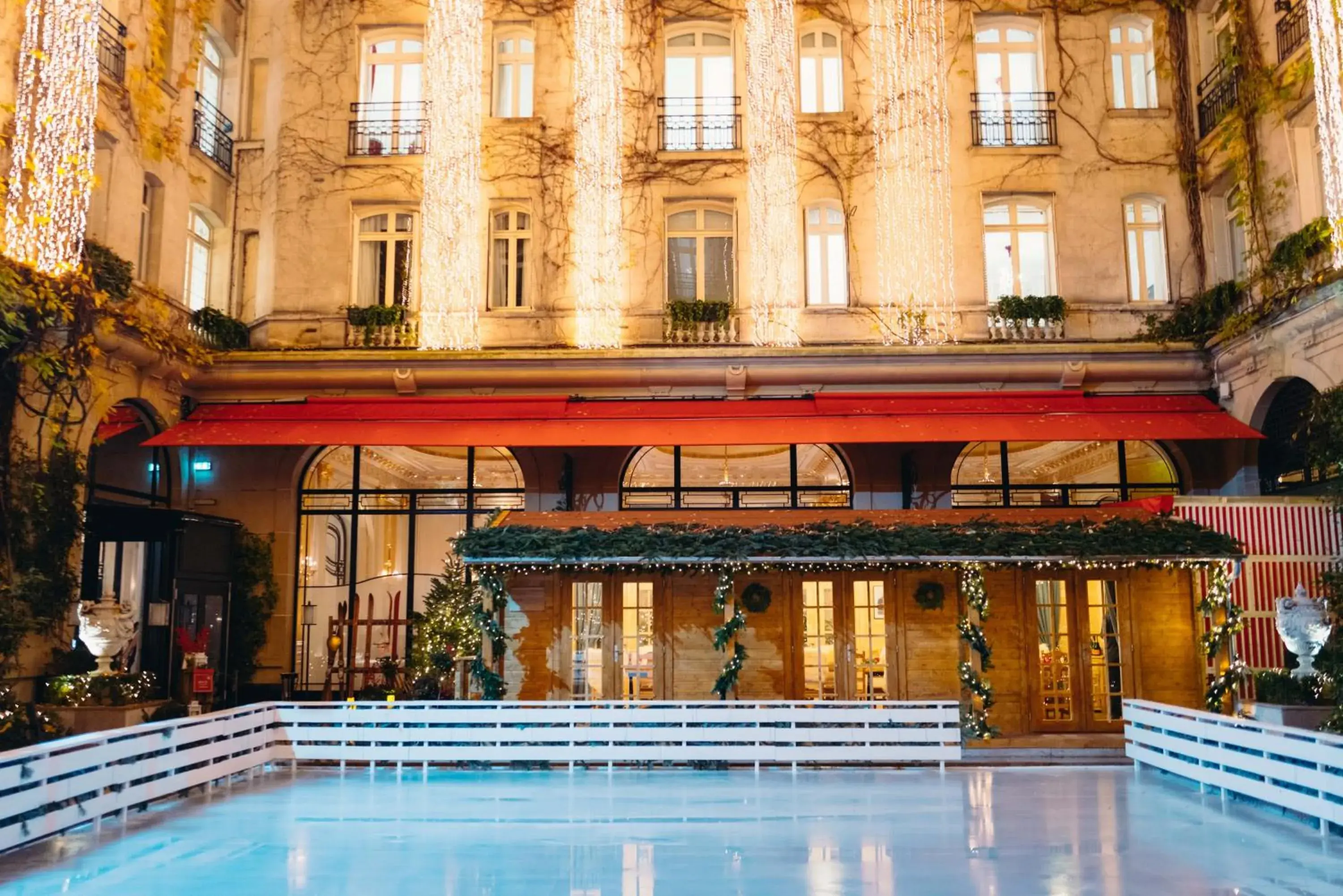 Winter in Hôtel Plaza Athénée - Dorchester Collection Winter in Hôtel Plaza Athénée - Dorchester Collection