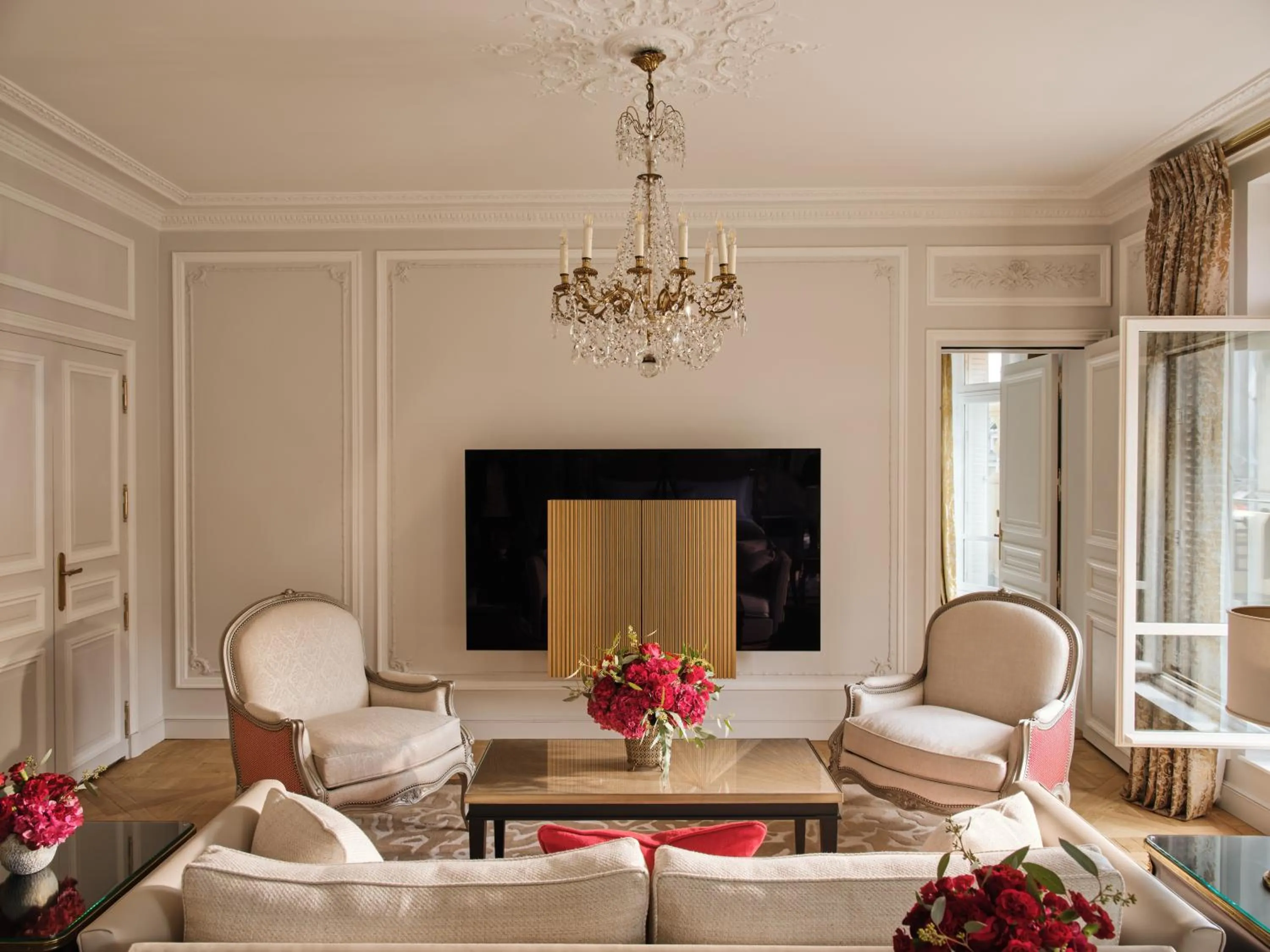 Living room in Hôtel Plaza Athénée - Dorchester Collection