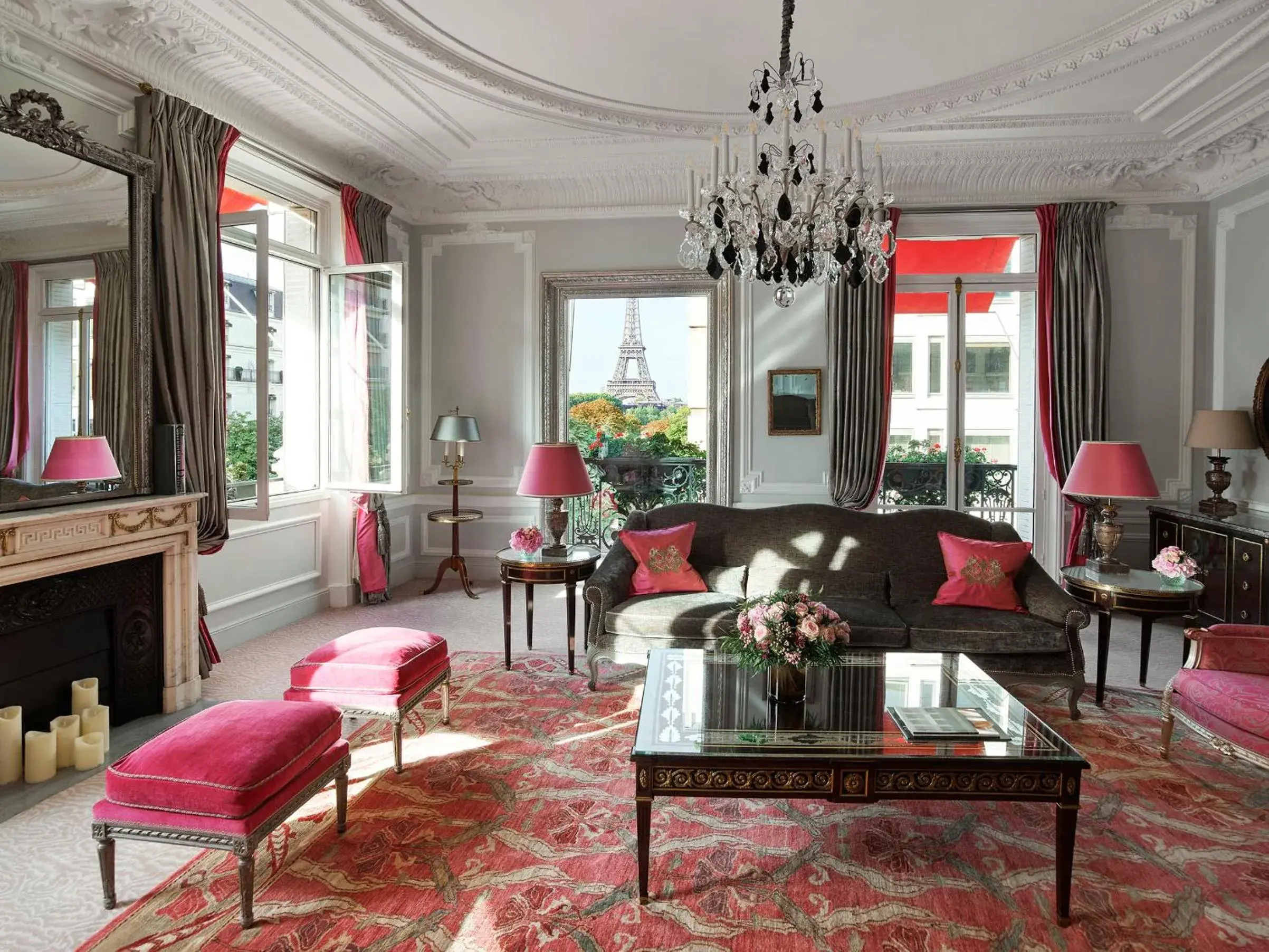 Living room in Hôtel Plaza Athénée - Dorchester Collection Living room in Hôtel Plaza Athénée - Dorchester Collection