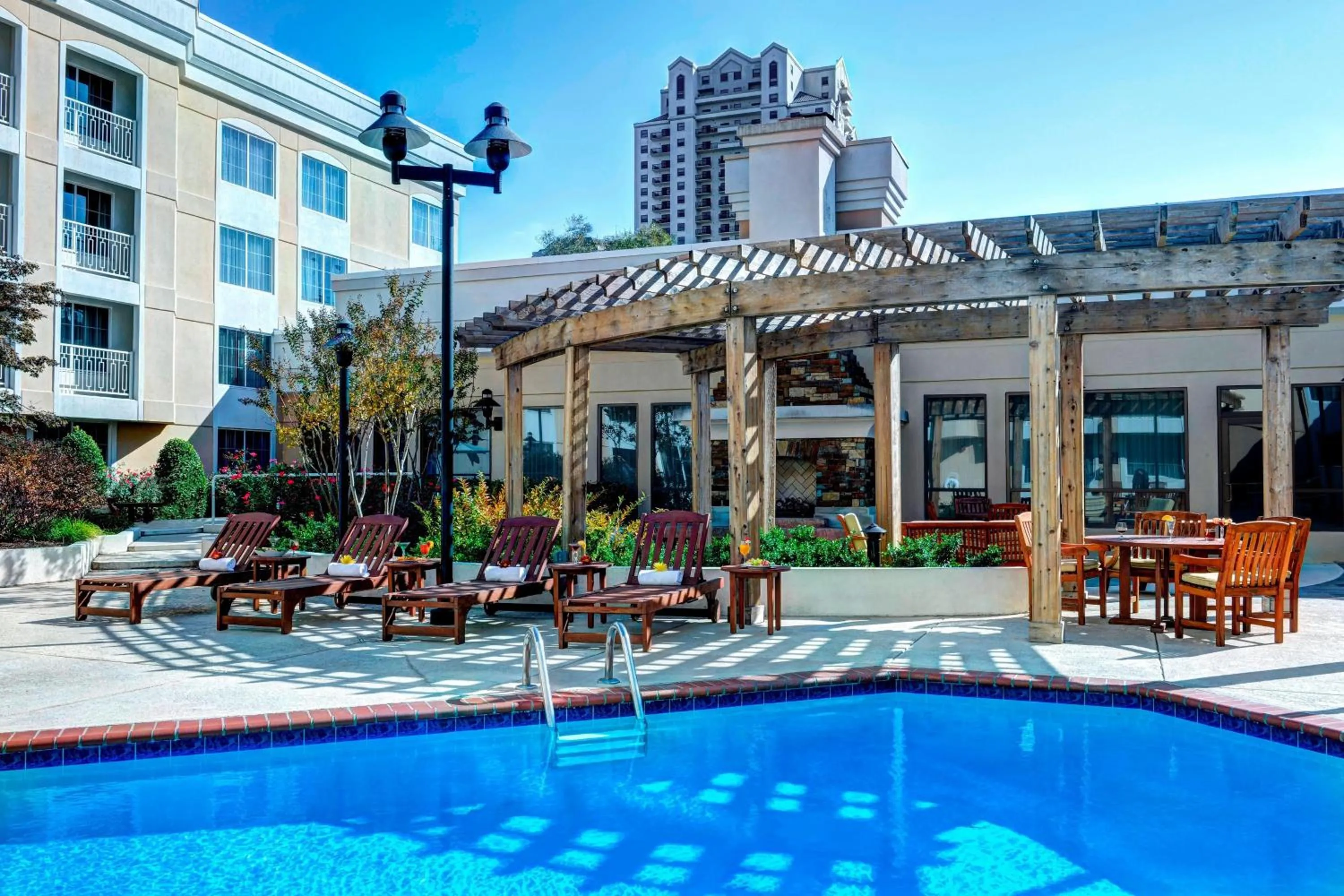Swimming pool in Sheraton by Marriott Atlanta Perimeter Dunwoody