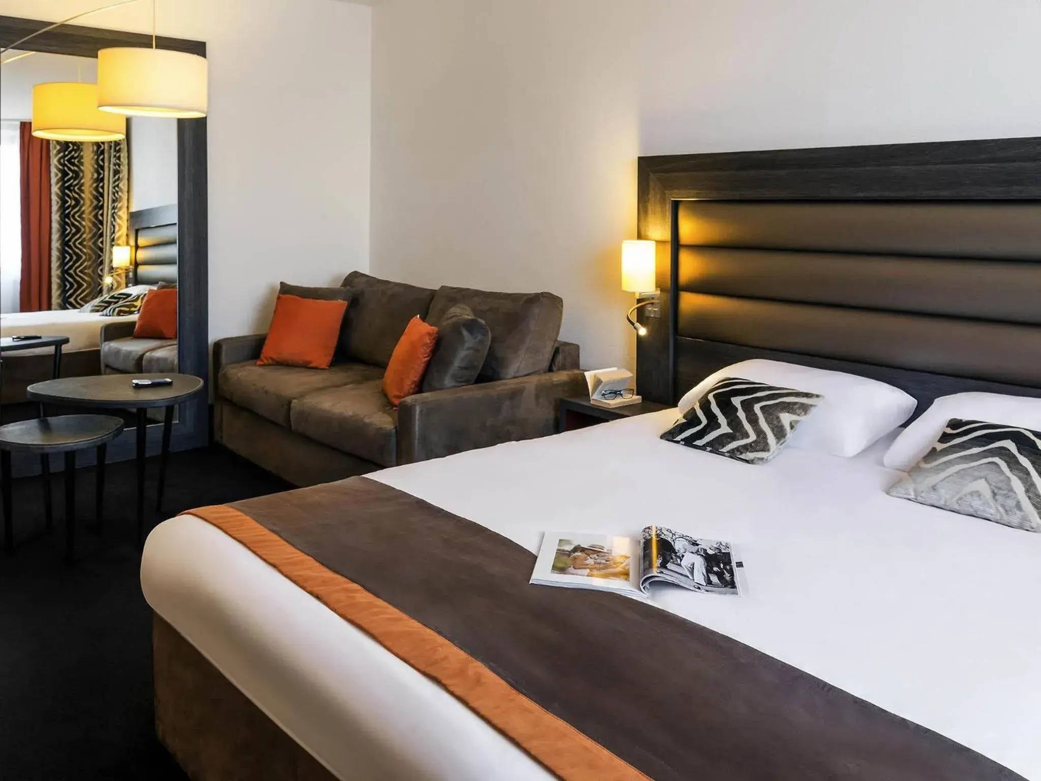 Bedroom, Bed in Mercure Lyon Centre - Gare Part Dieu Bedroom, Bed in Mercure Lyon Centre - Gare Part Dieu