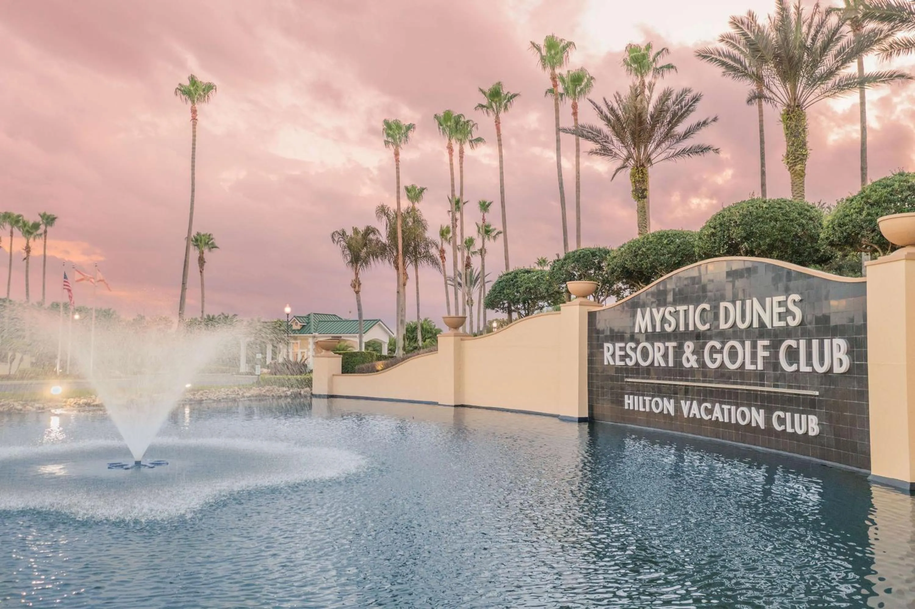 Property building in Hilton Vacation Club Mystic Dunes Orlando