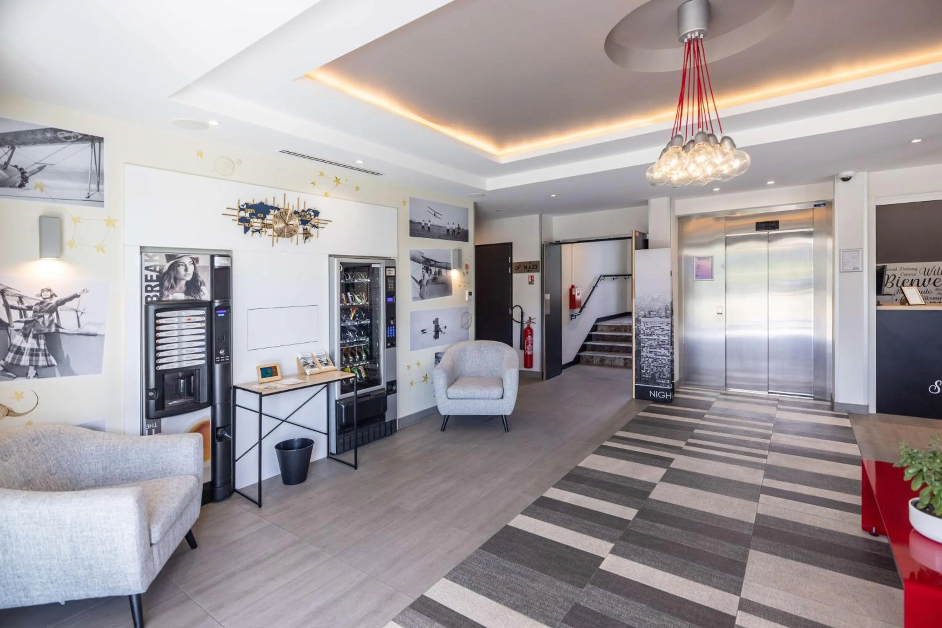 Lobby or reception in Best Western Saint Exupéry Eysines - Bordeaux Ouest