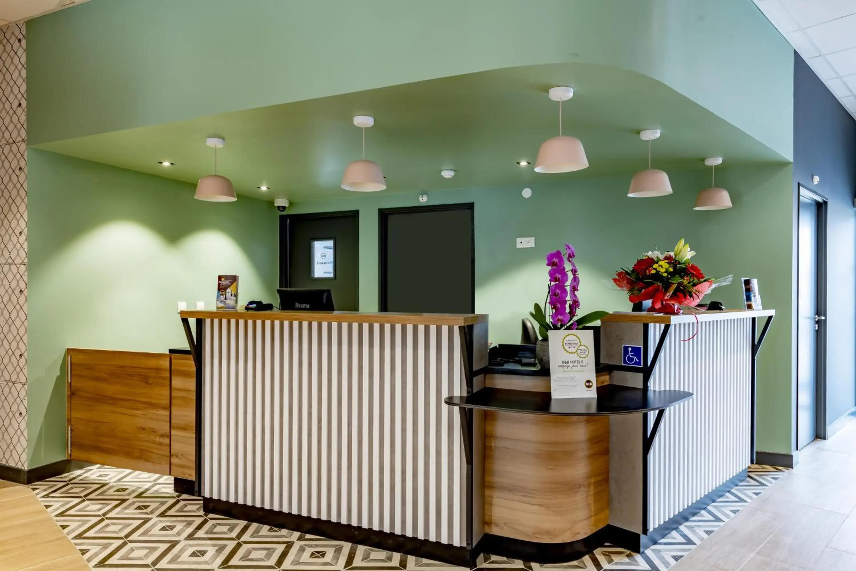 Lobby or reception in B&B HOTEL Bordeaux Centre Gare Saint-Jean Lobby or reception in B&B HOTEL Bordeaux Centre Gare Saint-Jean