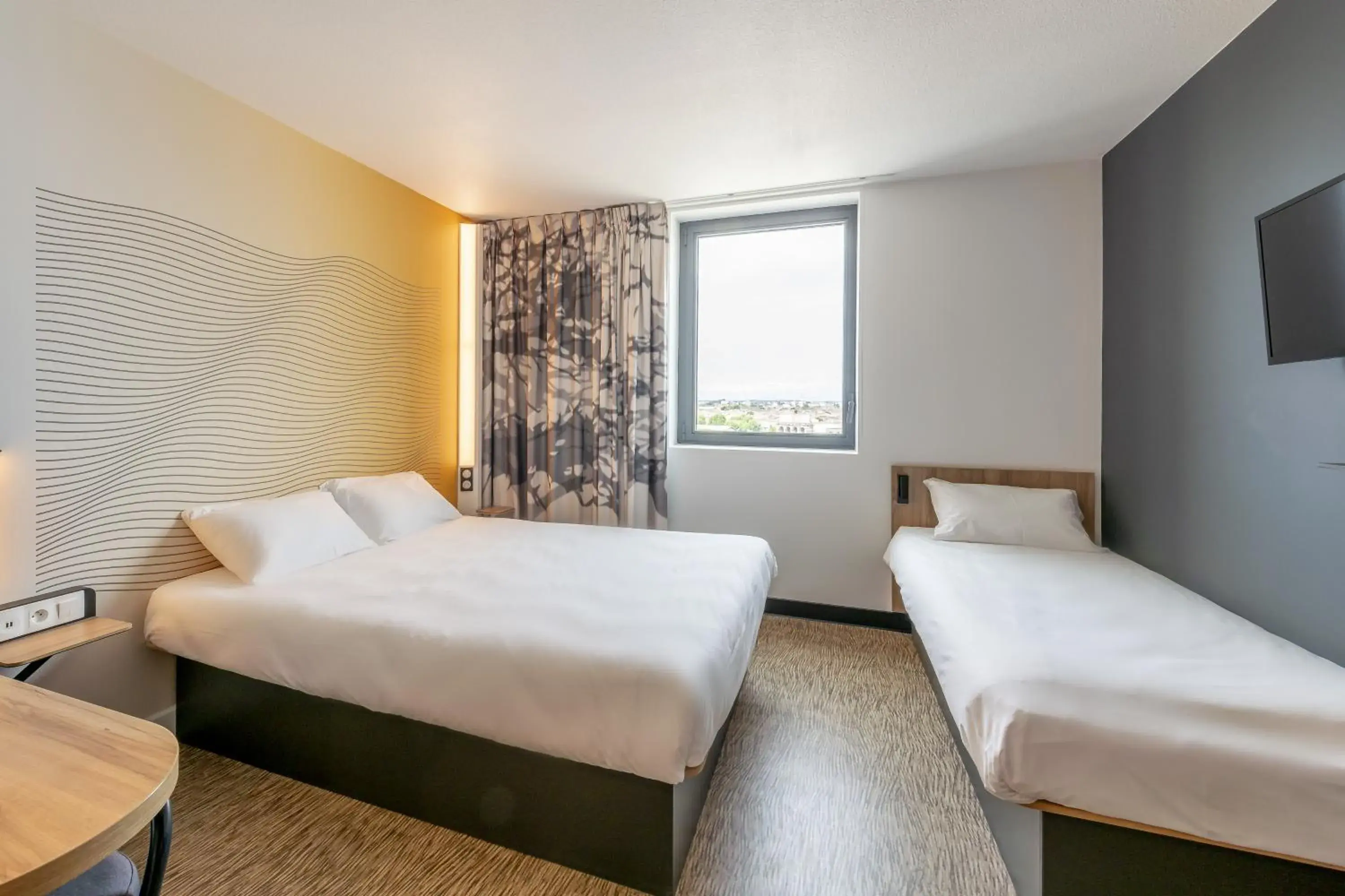 Photo of the whole room, Bed in B&B HOTEL Bordeaux Centre Gare Saint-Jean Photo of the whole room, Bed in B&B HOTEL Bordeaux Centre Gare Saint-Jean