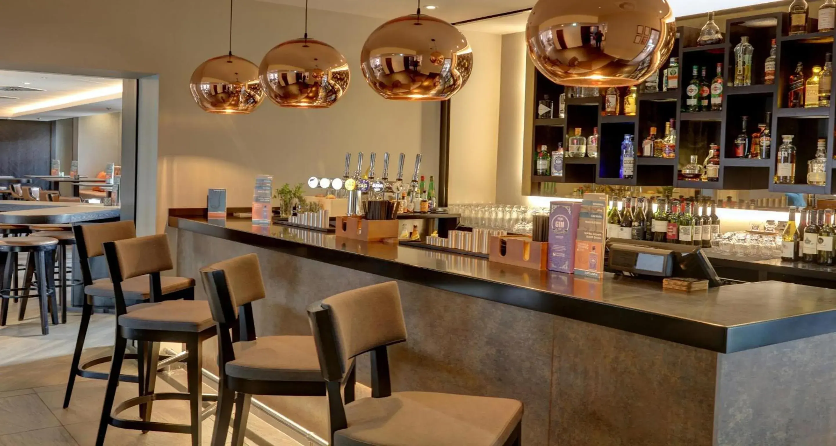 Lounge or bar in Ten Hill Place Lounge or bar in Ten Hill Place