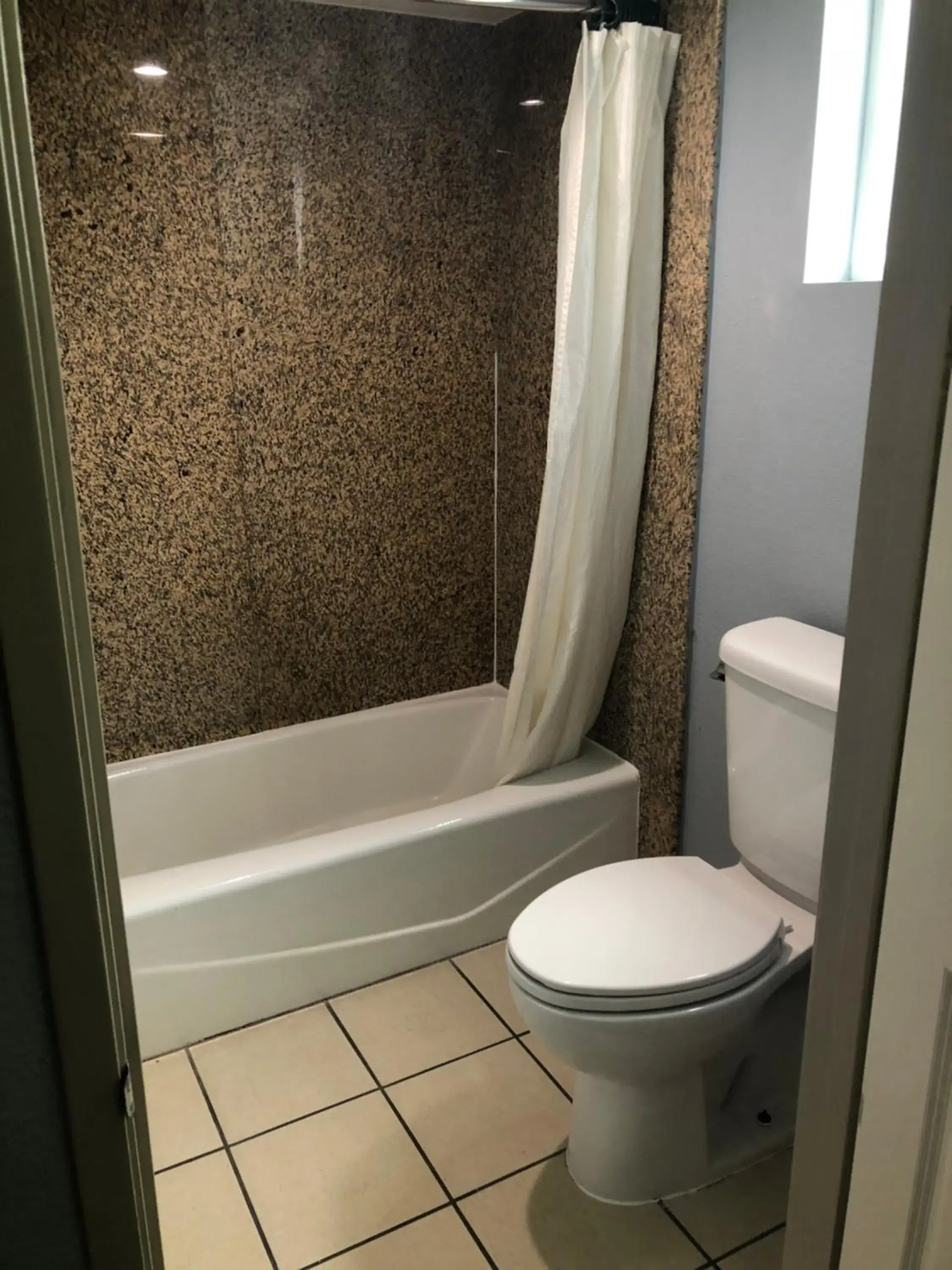 Shower in La Mirage Inn LAX Airport Shower in La Mirage Inn LAX Airport