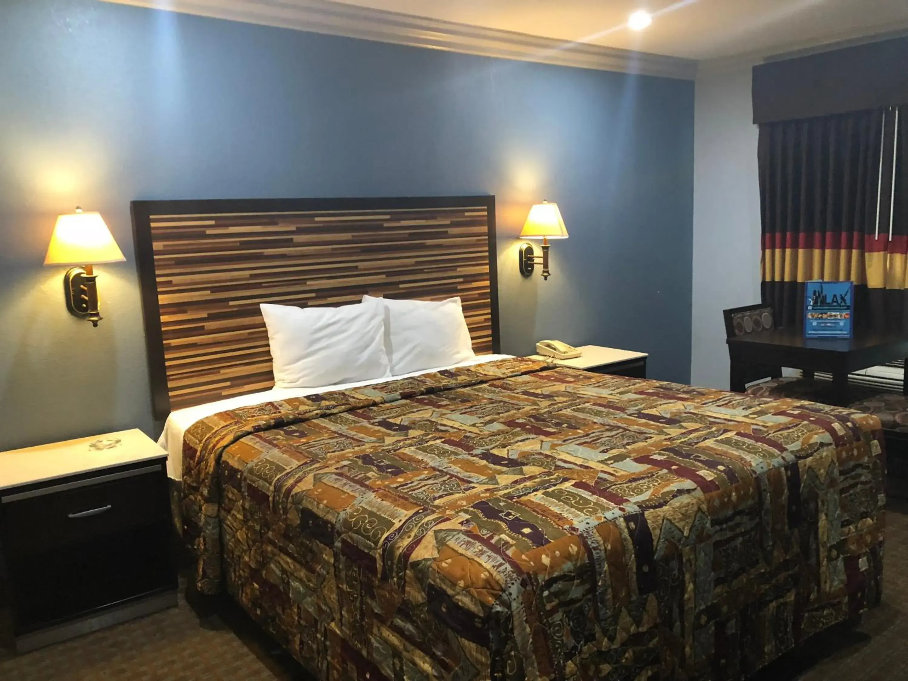 Photo of the whole room, Bed in La Mirage Inn LAX Airport Photo of the whole room, Bed in La Mirage Inn LAX Airport