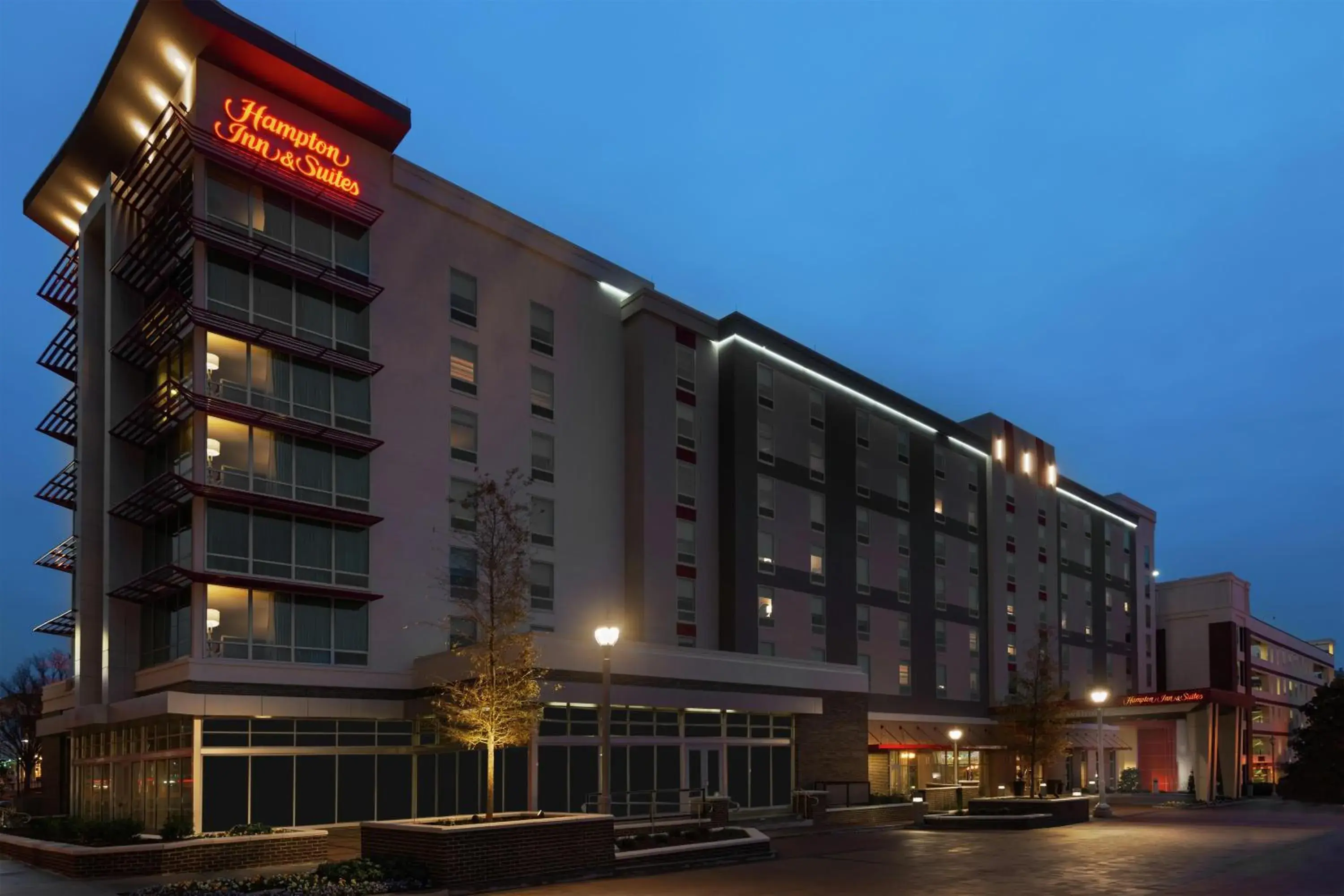 Property building in Hampton Inn & Suites Atlanta Buckhead Place Property building in Hampton Inn & Suites Atlanta Buckhead Place