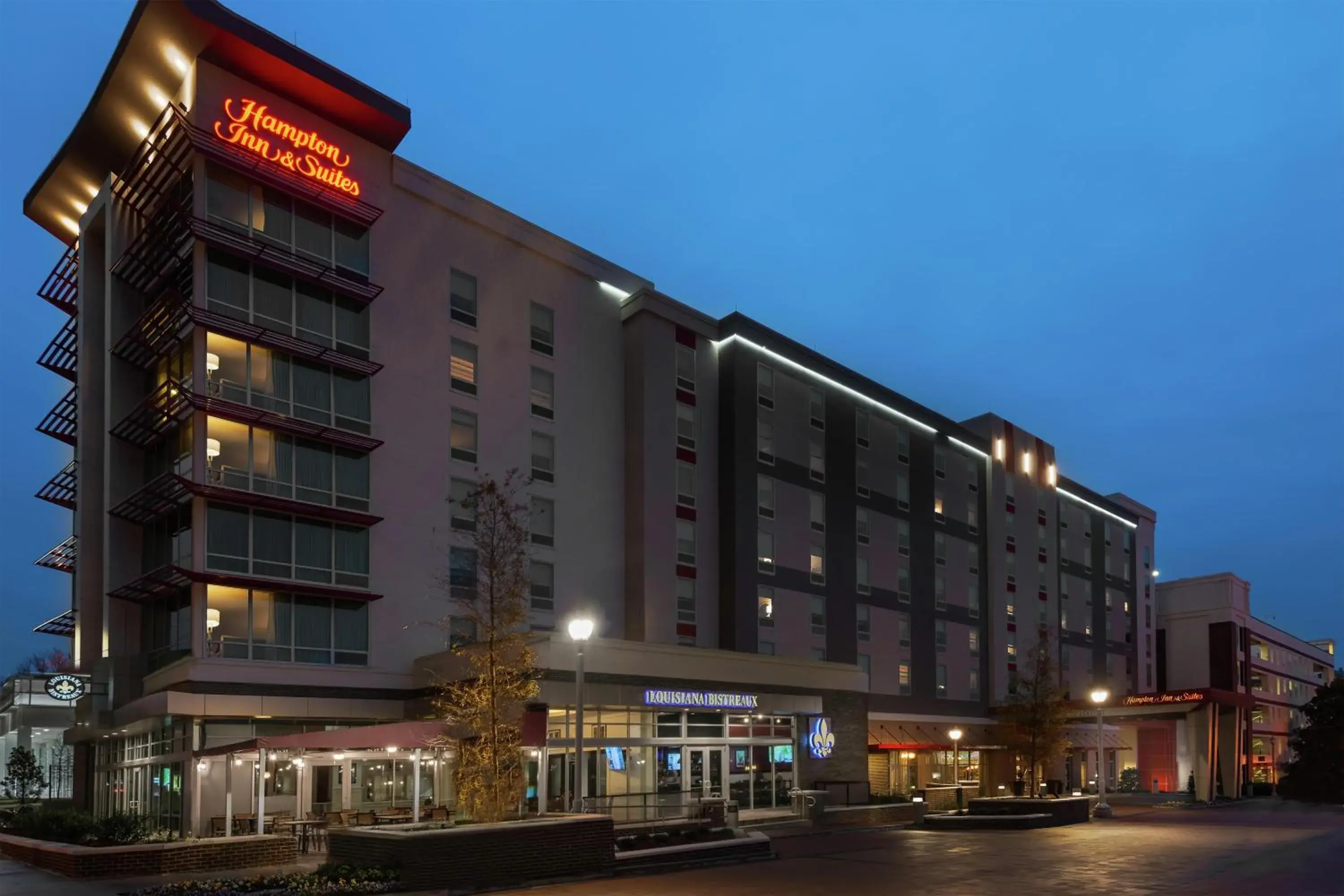 Property building in Hampton Inn & Suites Atlanta Buckhead Place Property building in Hampton Inn & Suites Atlanta Buckhead Place