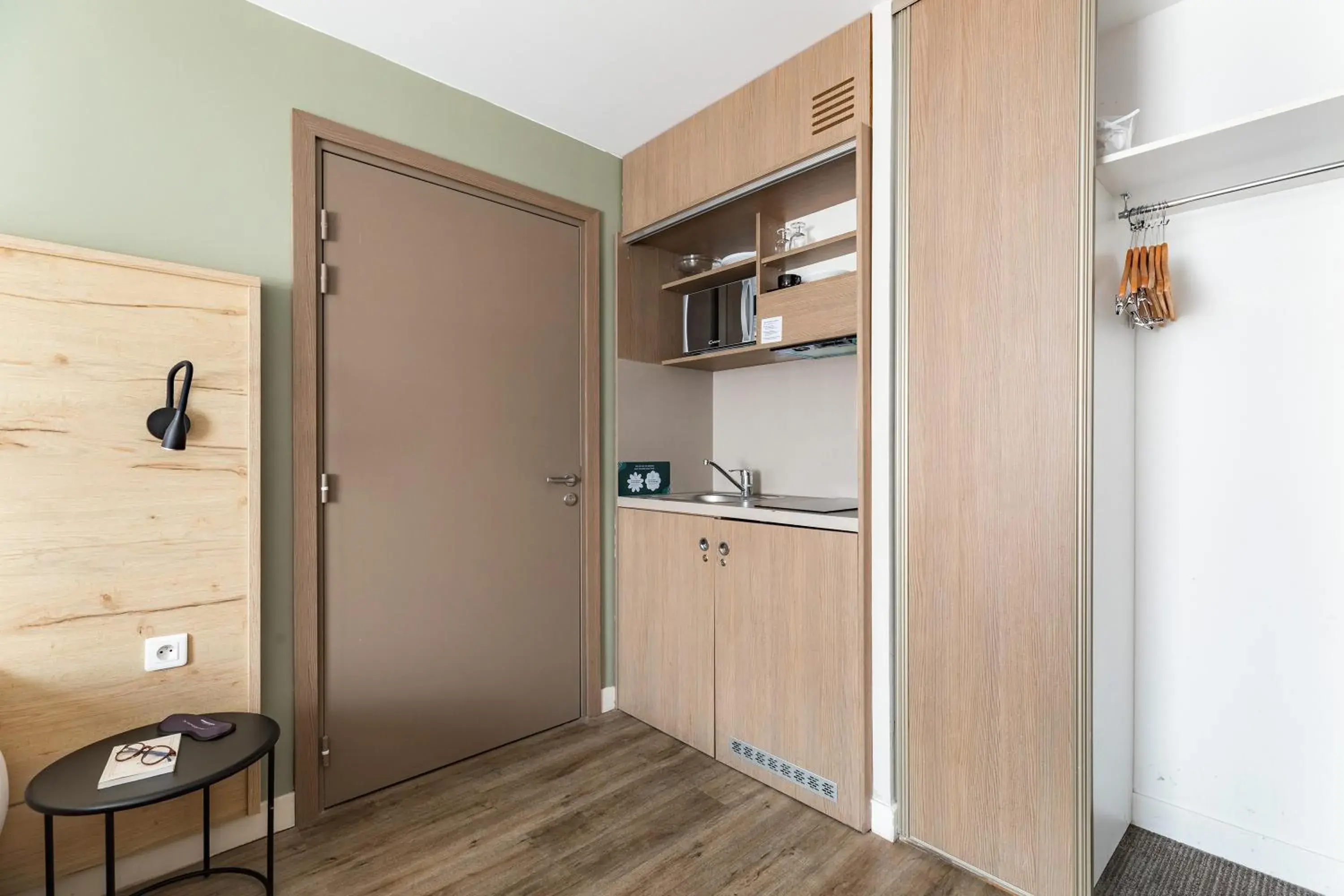 Kitchen or kitchenette in Appart'City Confort Marseille Centre Prado Vélodrome Kitchen or kitchenette in Appart'City Confort Marseille Centre Prado Vélodrome