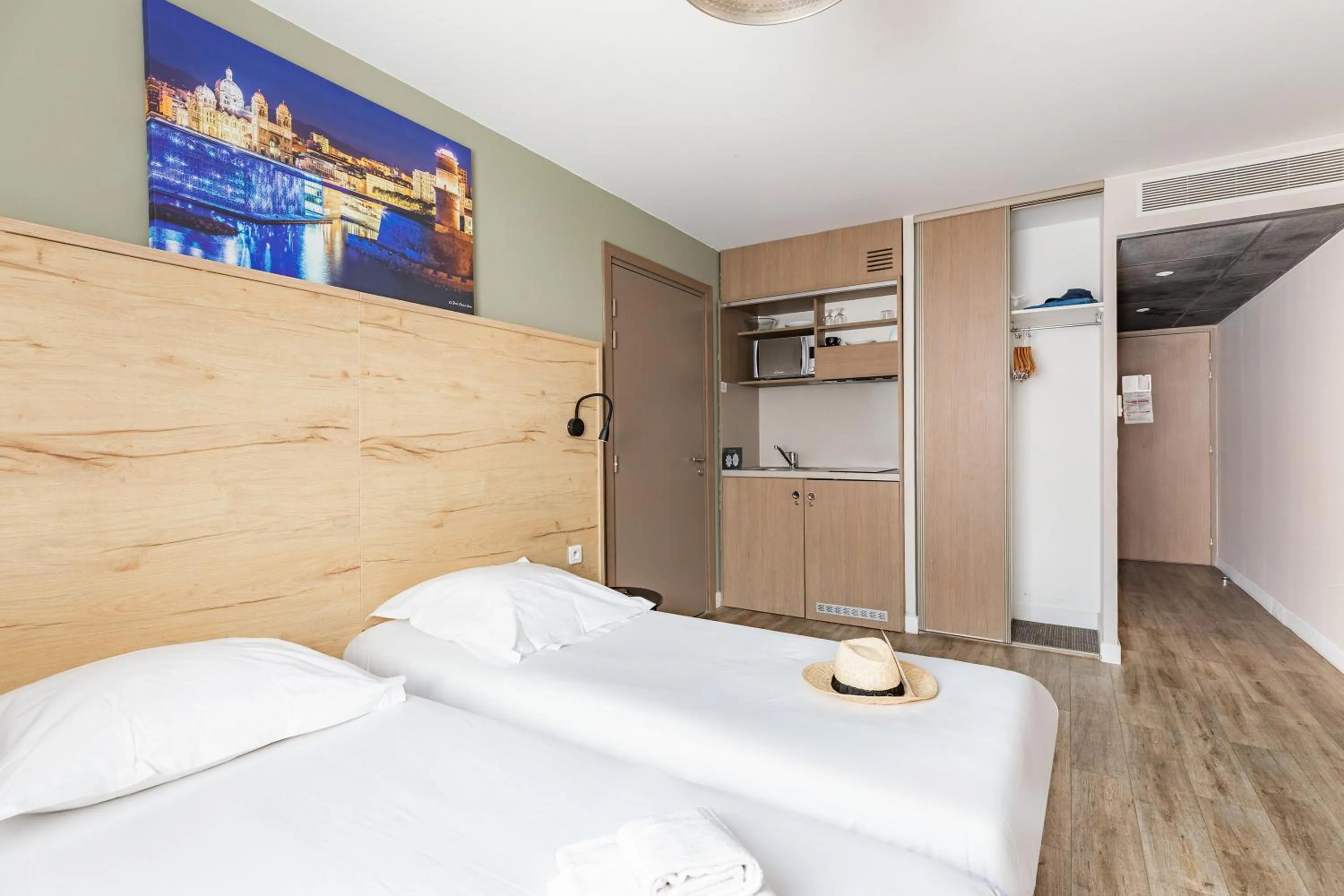 Bed in Appart'City Confort Marseille Centre Prado Vélodrome