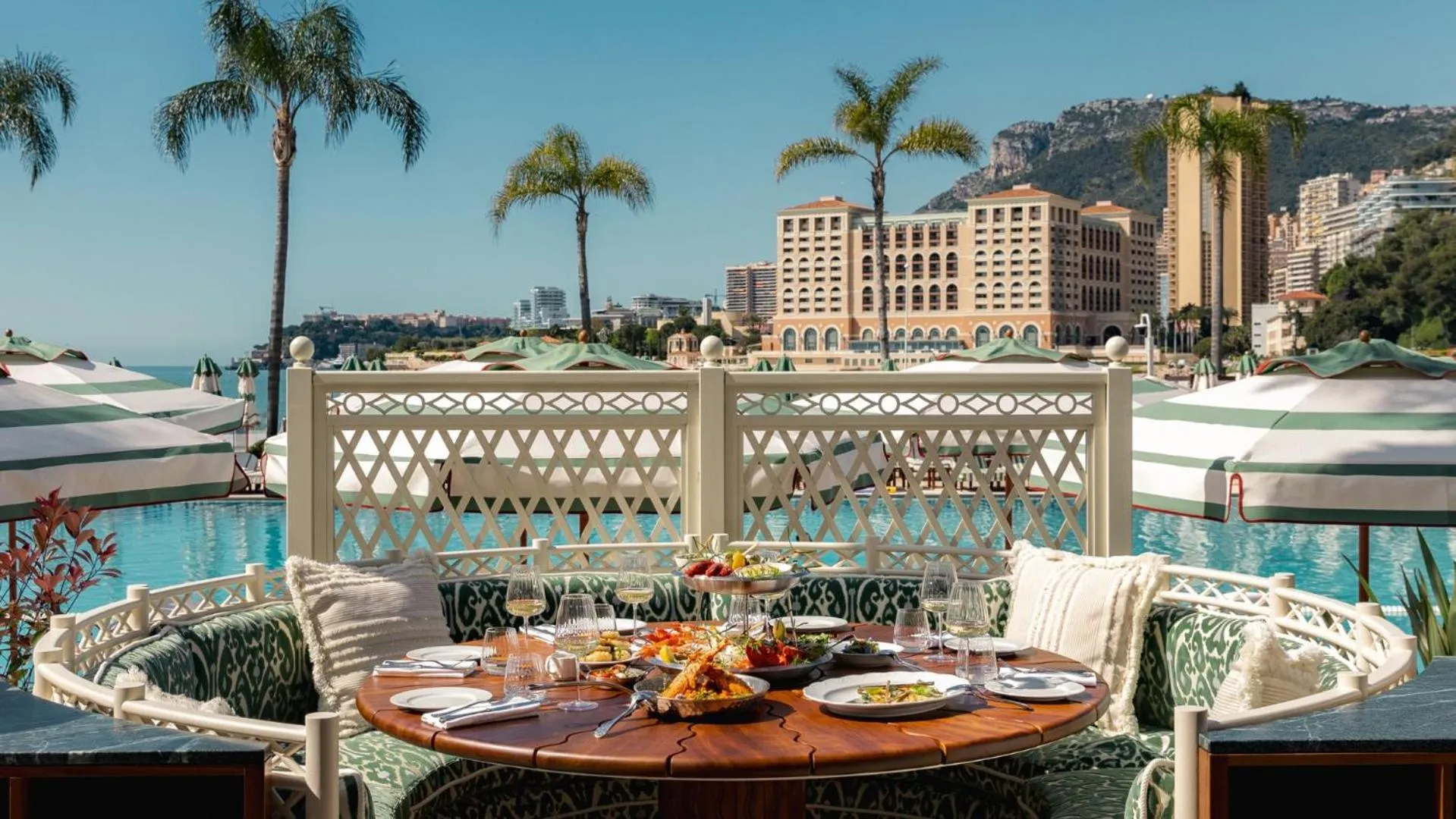 Restaurant/places to eat in Monte-Carlo Beach