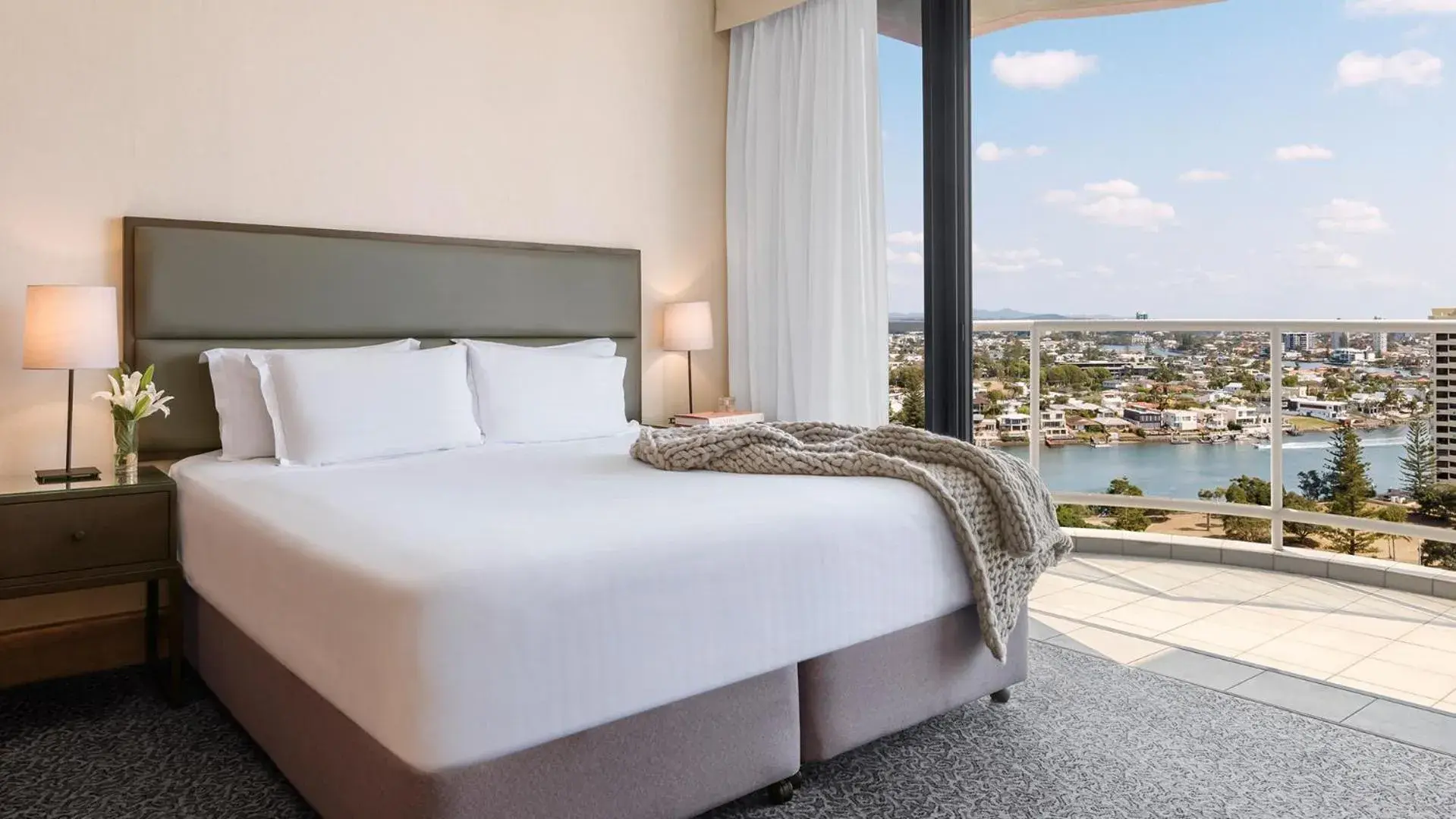 Bed in Oaks Gold Coast Hotel Bed in Oaks Gold Coast Hotel