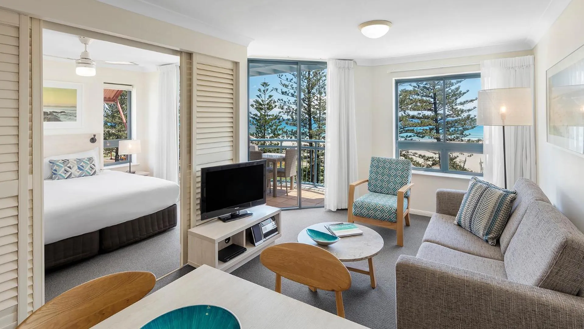 Living room, Bed in Oaks Gold Coast Calypso Plaza Suites