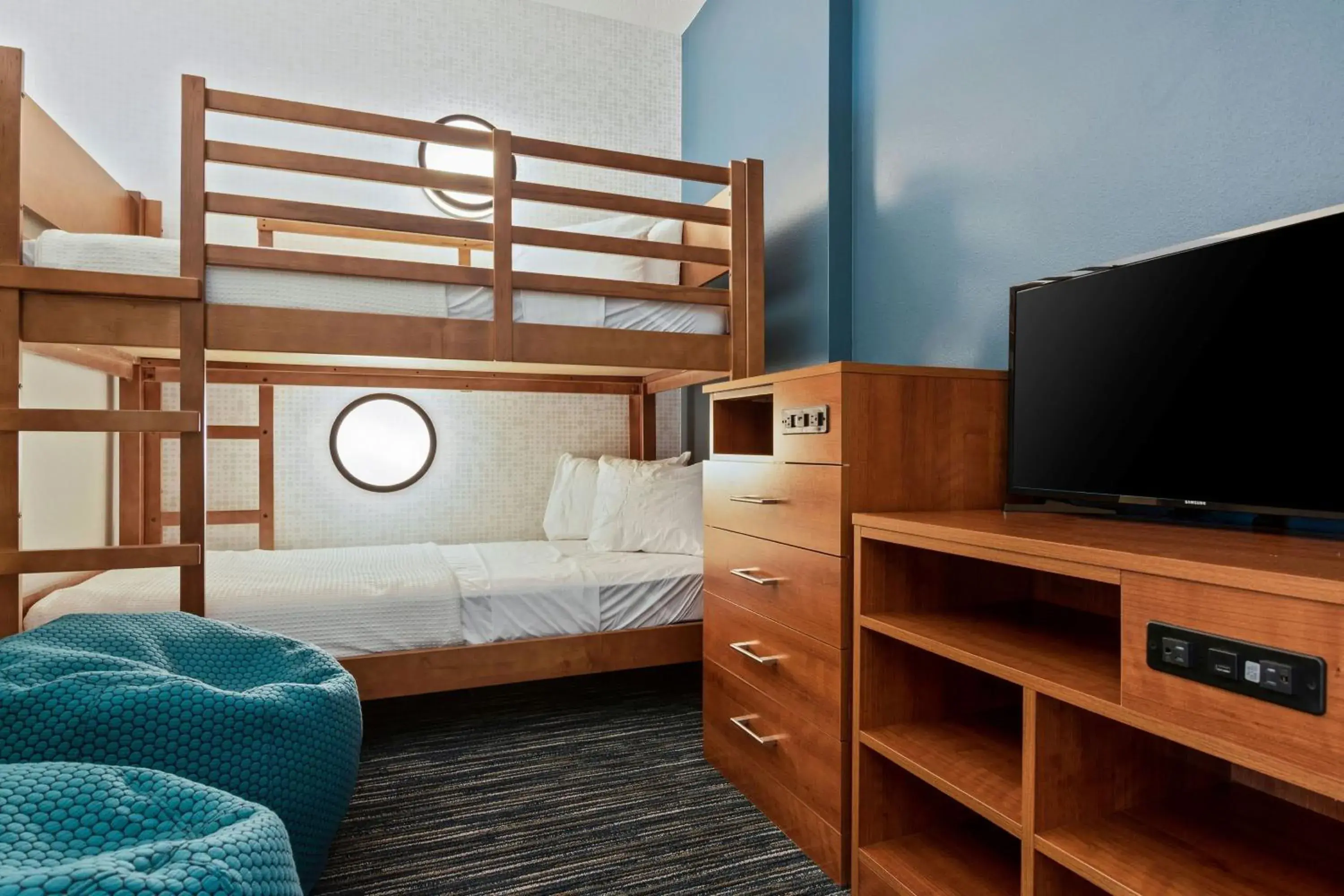 Photo of the whole room, Bed in Holiday Inn Express & Suites Orlando- Lake Buena Vista by IHG Photo of the whole room, Bed in Holiday Inn Express & Suites Orlando- Lake Buena Vista by IHG