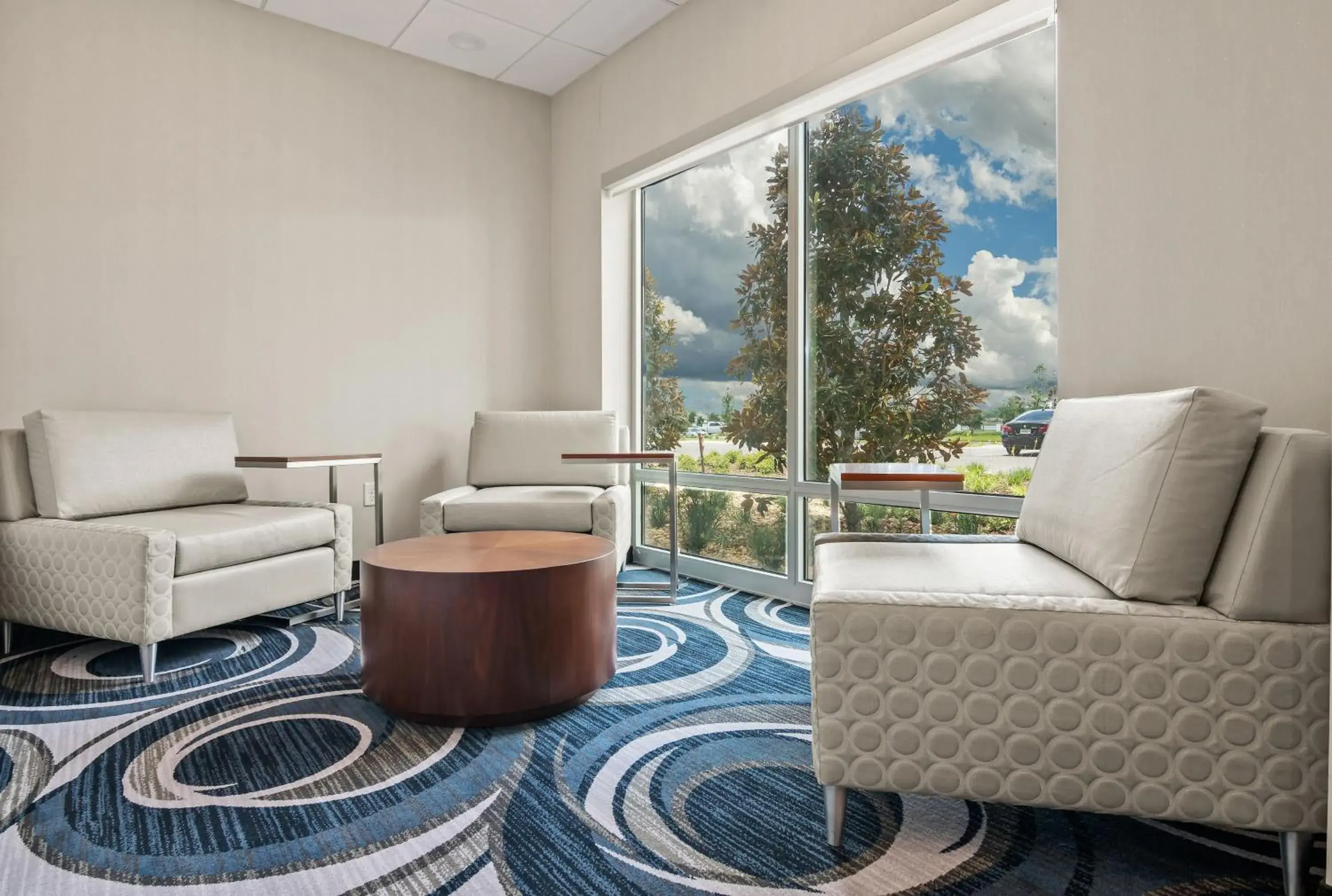 Property building in Holiday Inn Express & Suites Orlando- Lake Buena Vista by IHG Property building in Holiday Inn Express & Suites Orlando- Lake Buena Vista by IHG